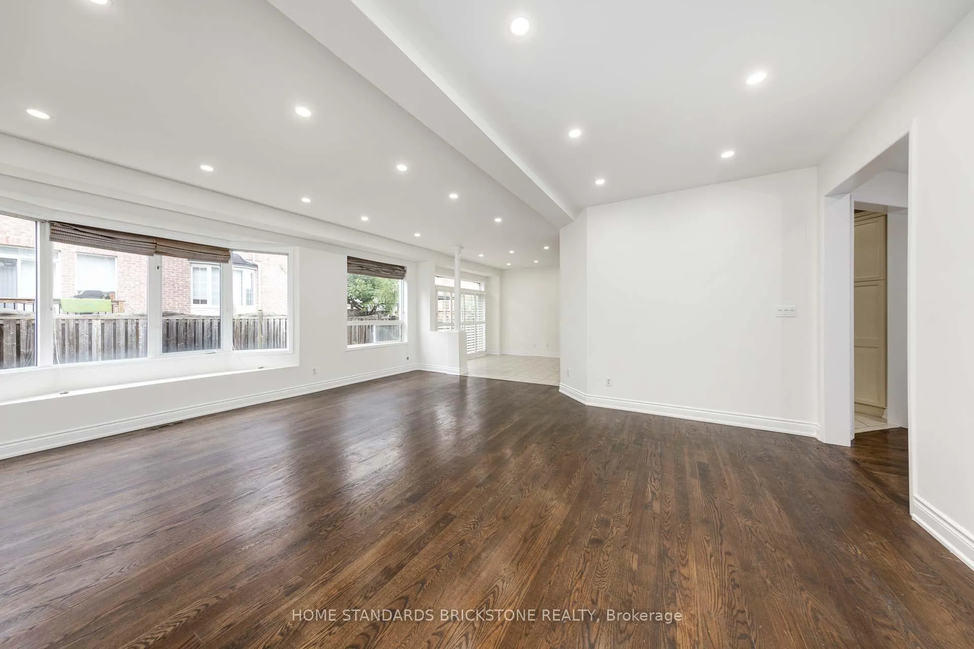 Photo 11 of 76 Leameadow Road, Vaughan, Patterson — HOMEH