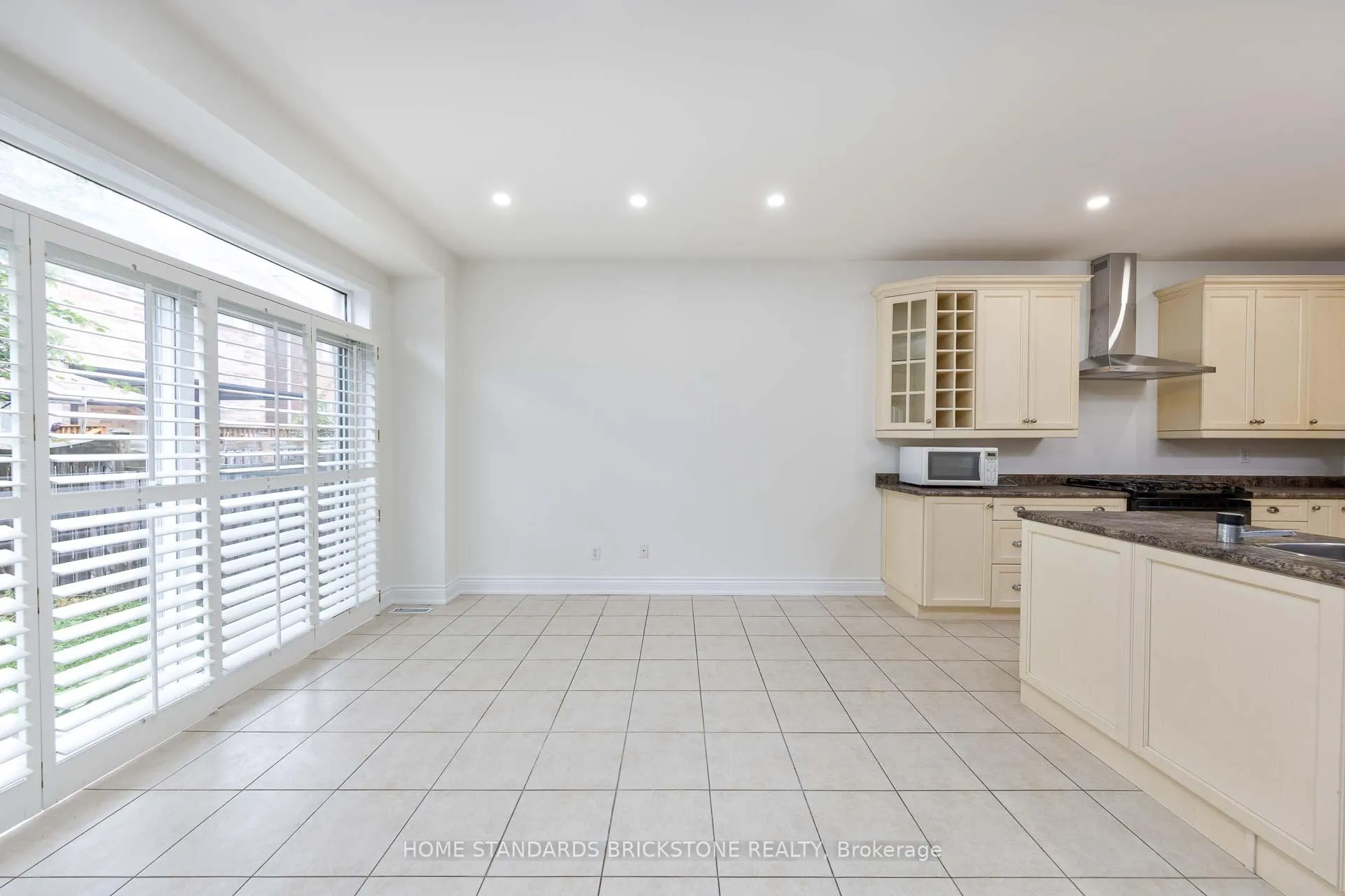Photo 13 of 76 Leameadow Road, Vaughan, Patterson — HOMEH