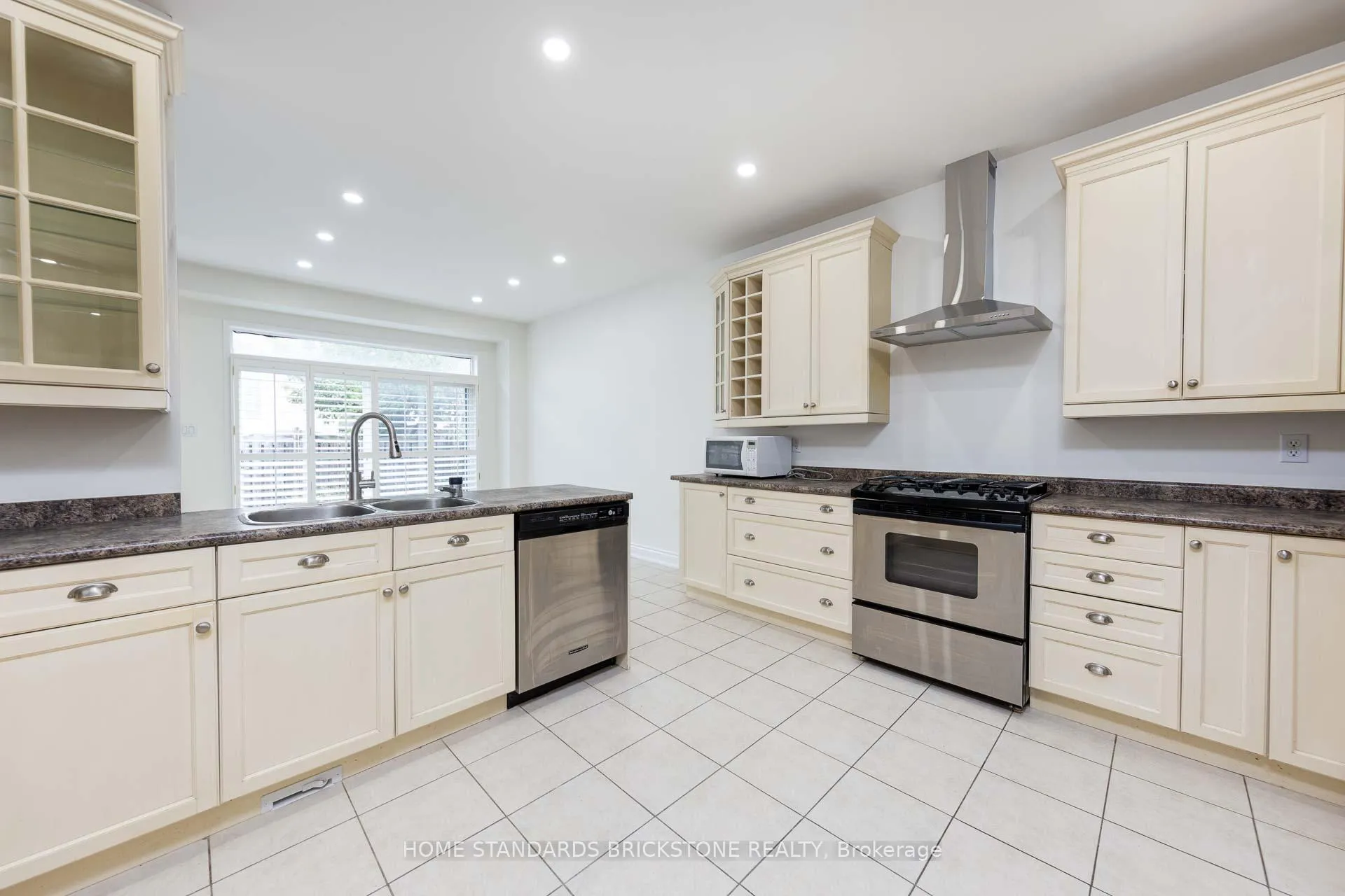 Photo 17 of 76 Leameadow Road, Vaughan, Patterson — HOMEH