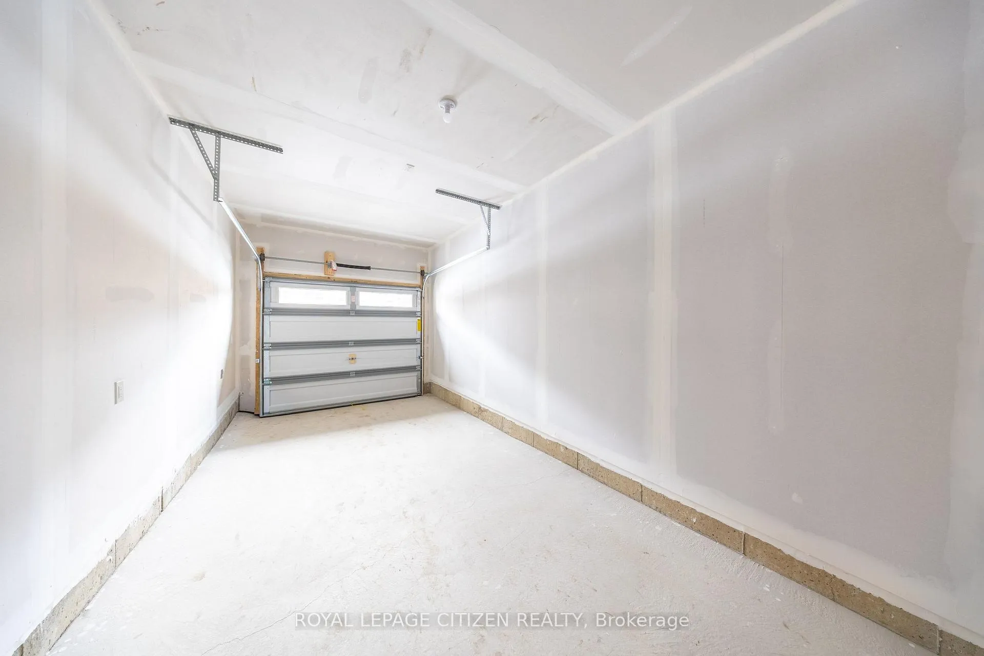 Photo 17 of 68 McGowan Drive, Whitby, Rural Whitby — HOMEH