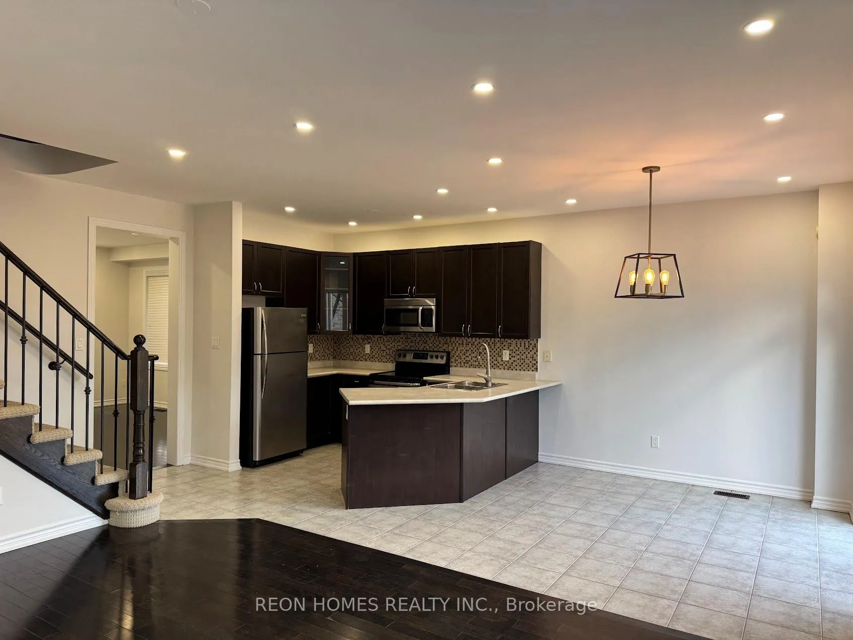 Photo 4 of 1561 Winville Road, Pickering, Duffin Heights — HOMEH