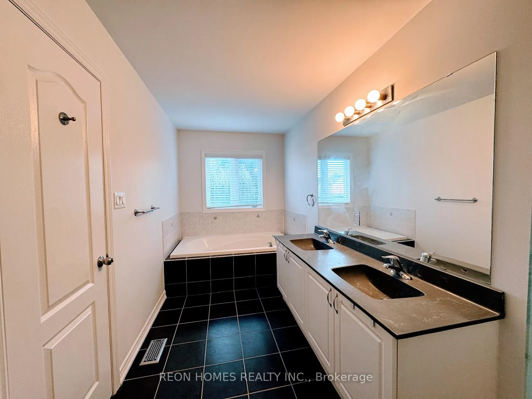 Photo 11 of 1561 Winville Road, Pickering, Duffin Heights — HOMEH