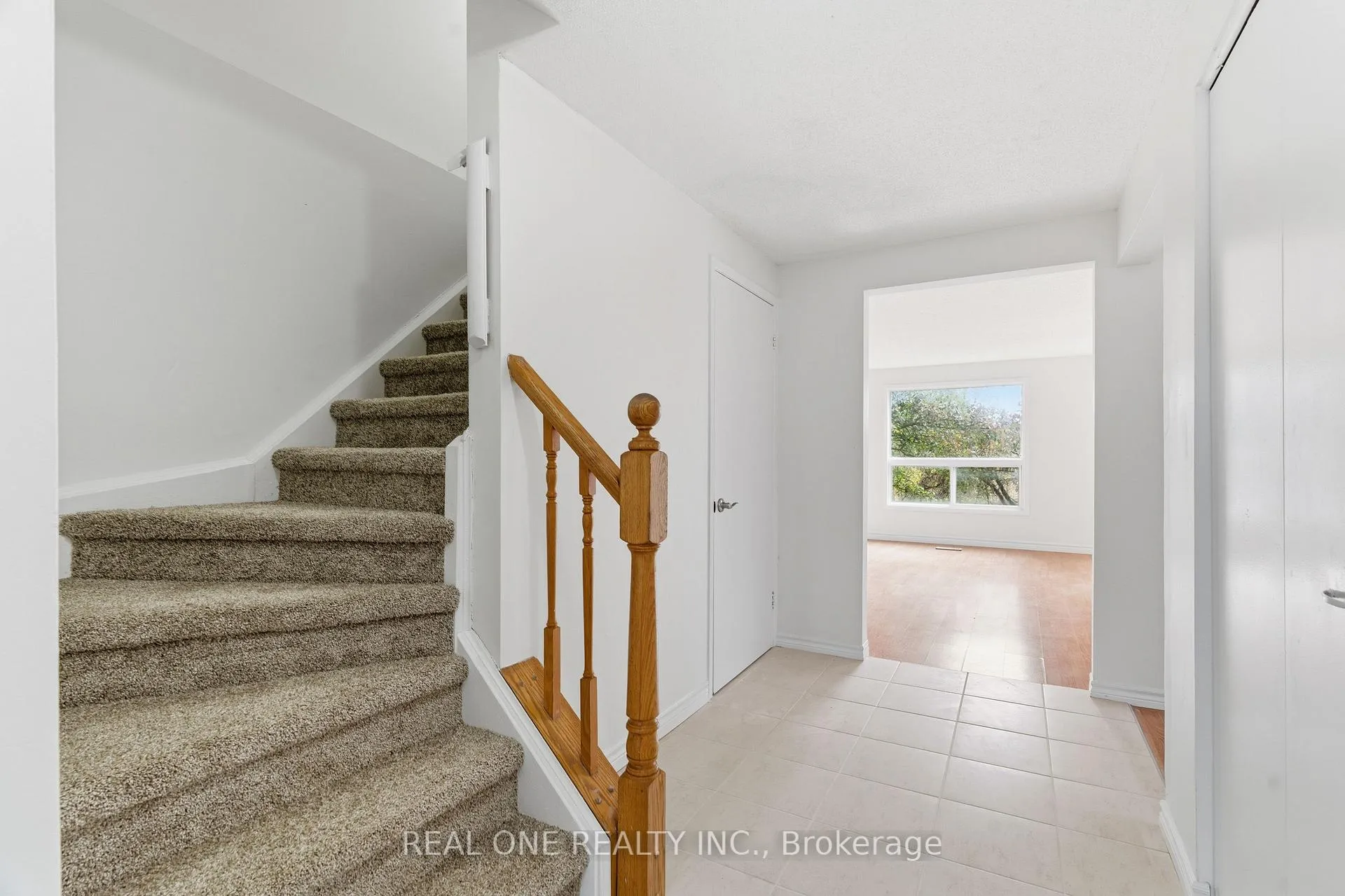 Photo 4 of 51 Koch Drive, Guelph, Kortright West — HOMEH