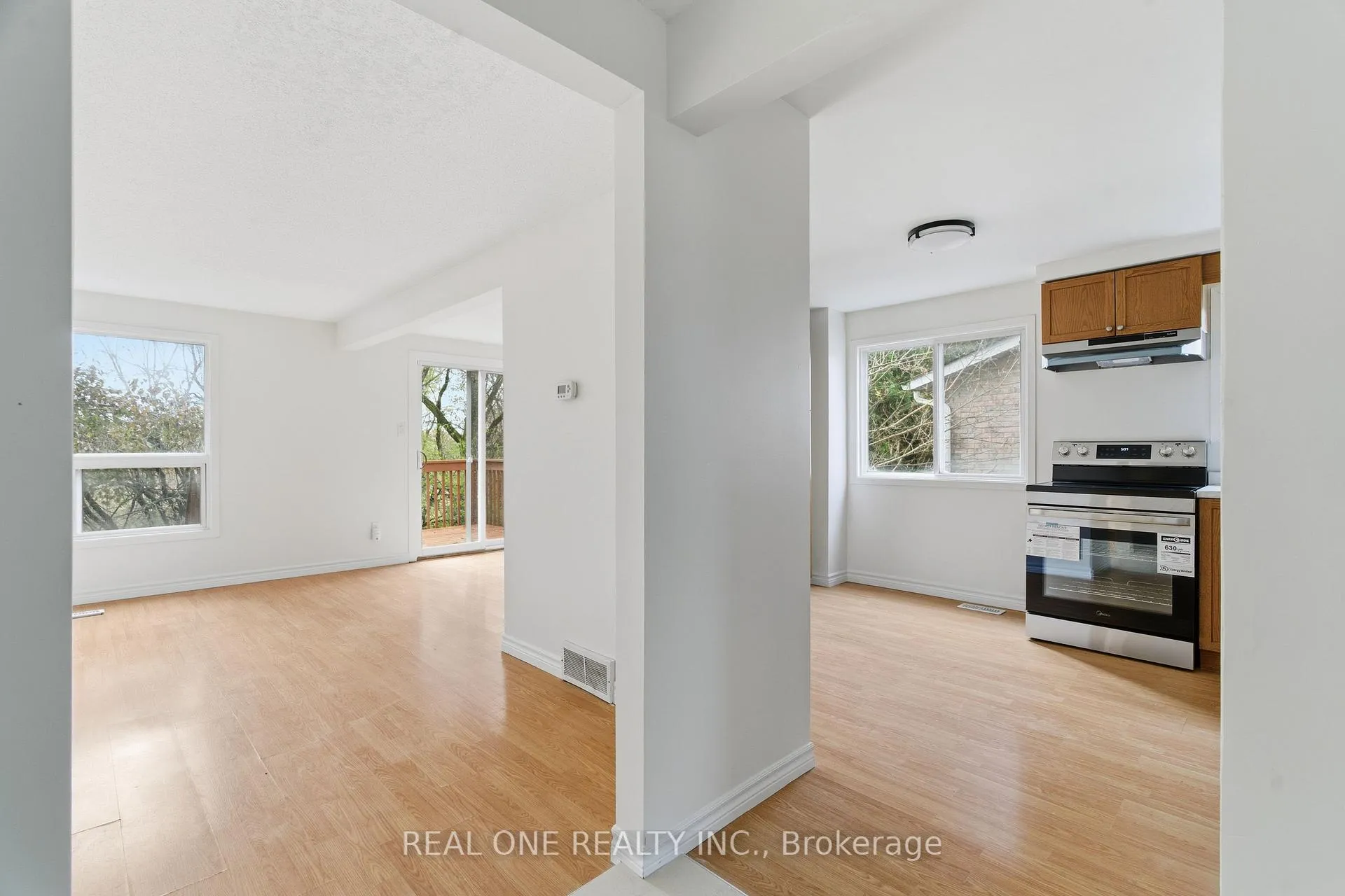 Photo 5 of 51 Koch Drive, Guelph, Kortright West — HOMEH