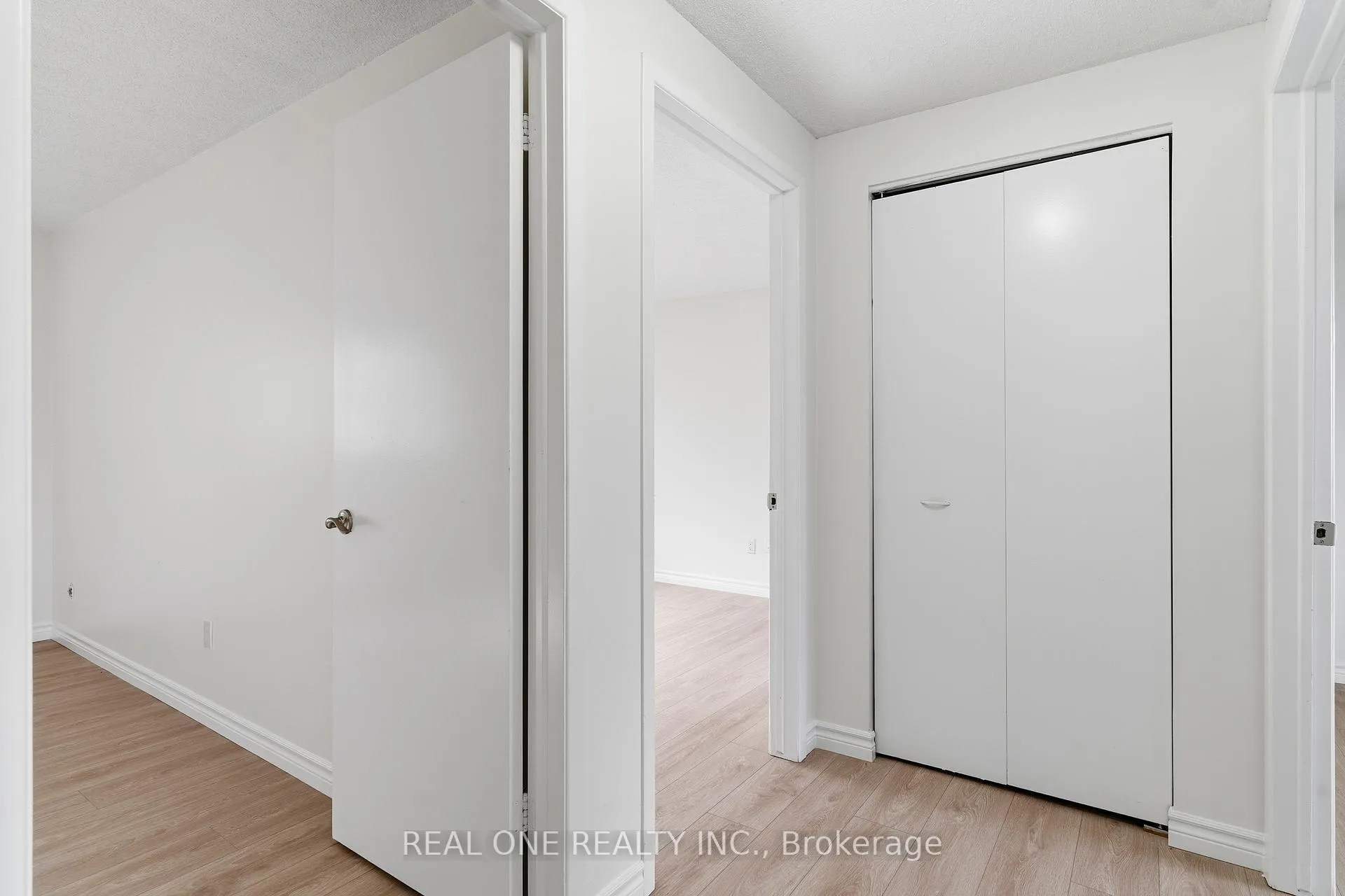 Photo 14 of 51 Koch Drive, Guelph, Kortright West — HOMEH