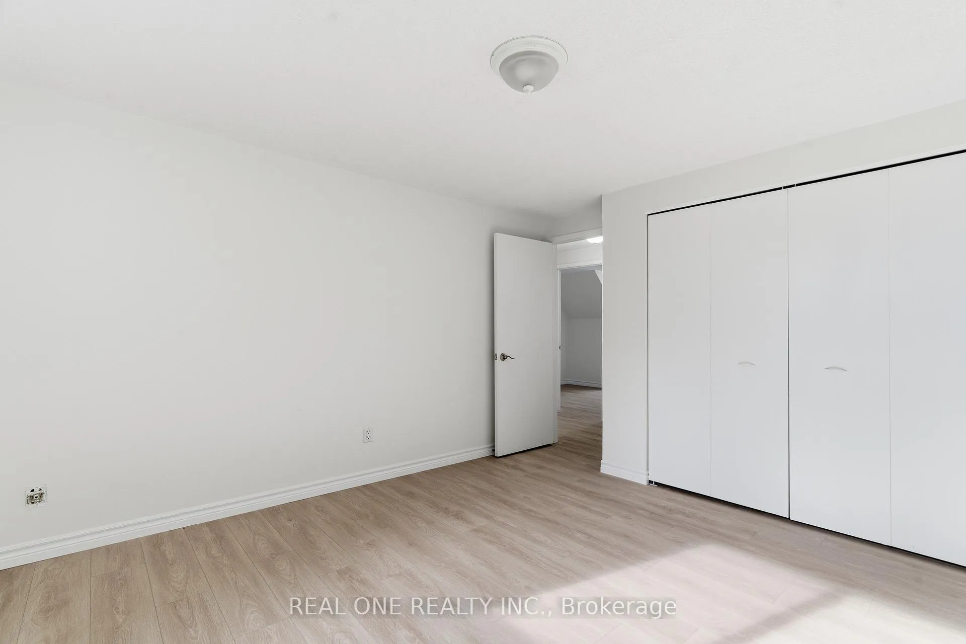 Photo 16 of 51 Koch Drive, Guelph, Kortright West — HOMEH