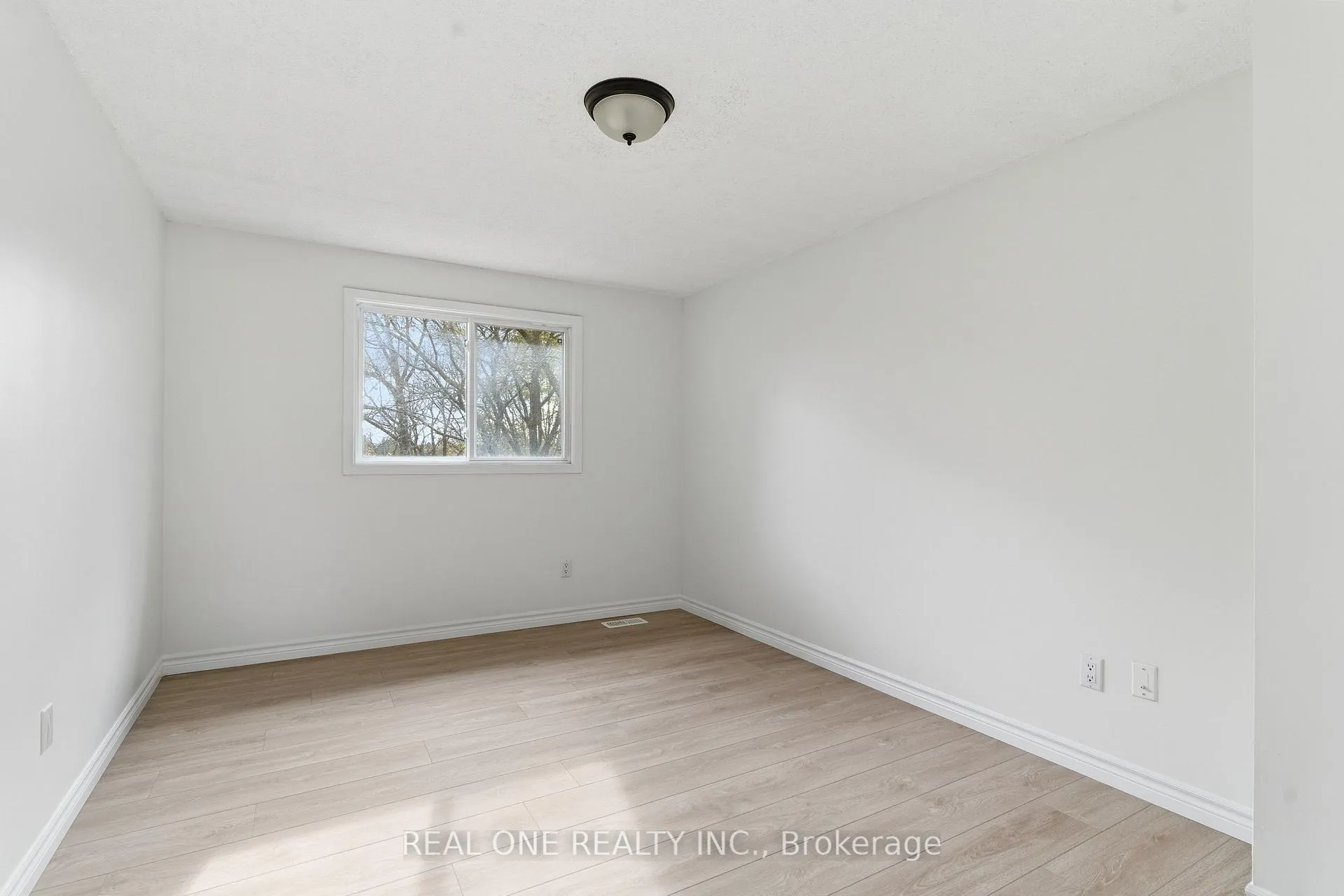 Photo 17 of 51 Koch Drive, Guelph, Kortright West — HOMEH