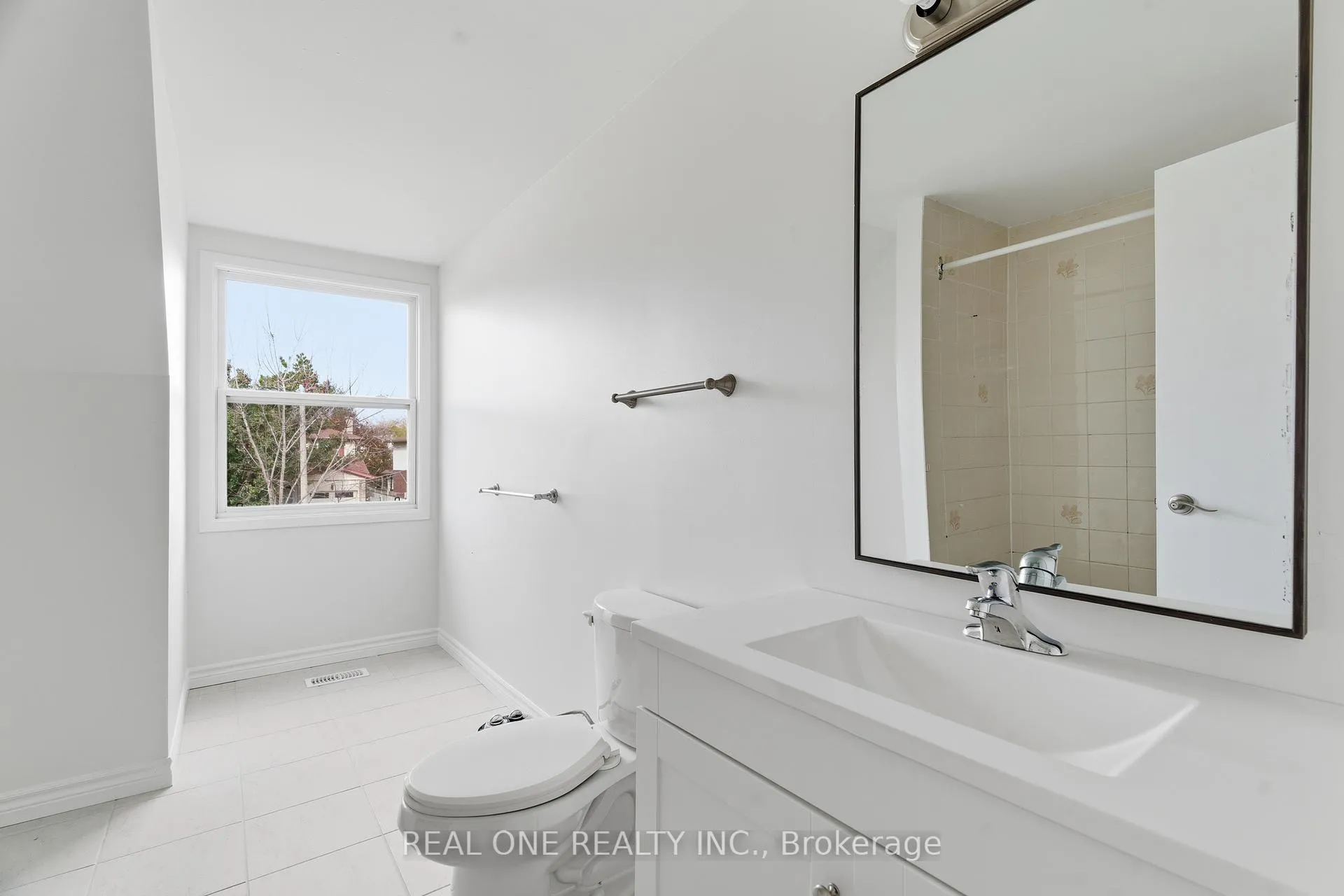 Photo 21 of 51 Koch Drive, Guelph, Kortright West — HOMEH