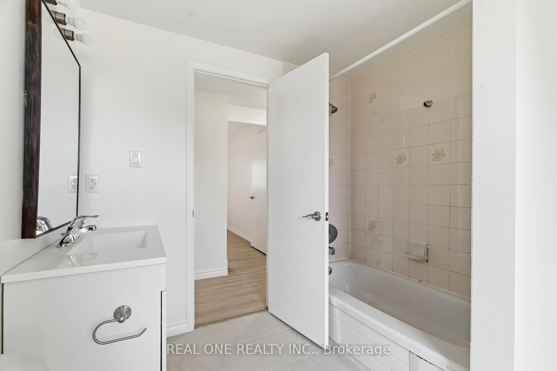 Photo 22 of 51 Koch Drive, Guelph, Kortright West — HOMEH
