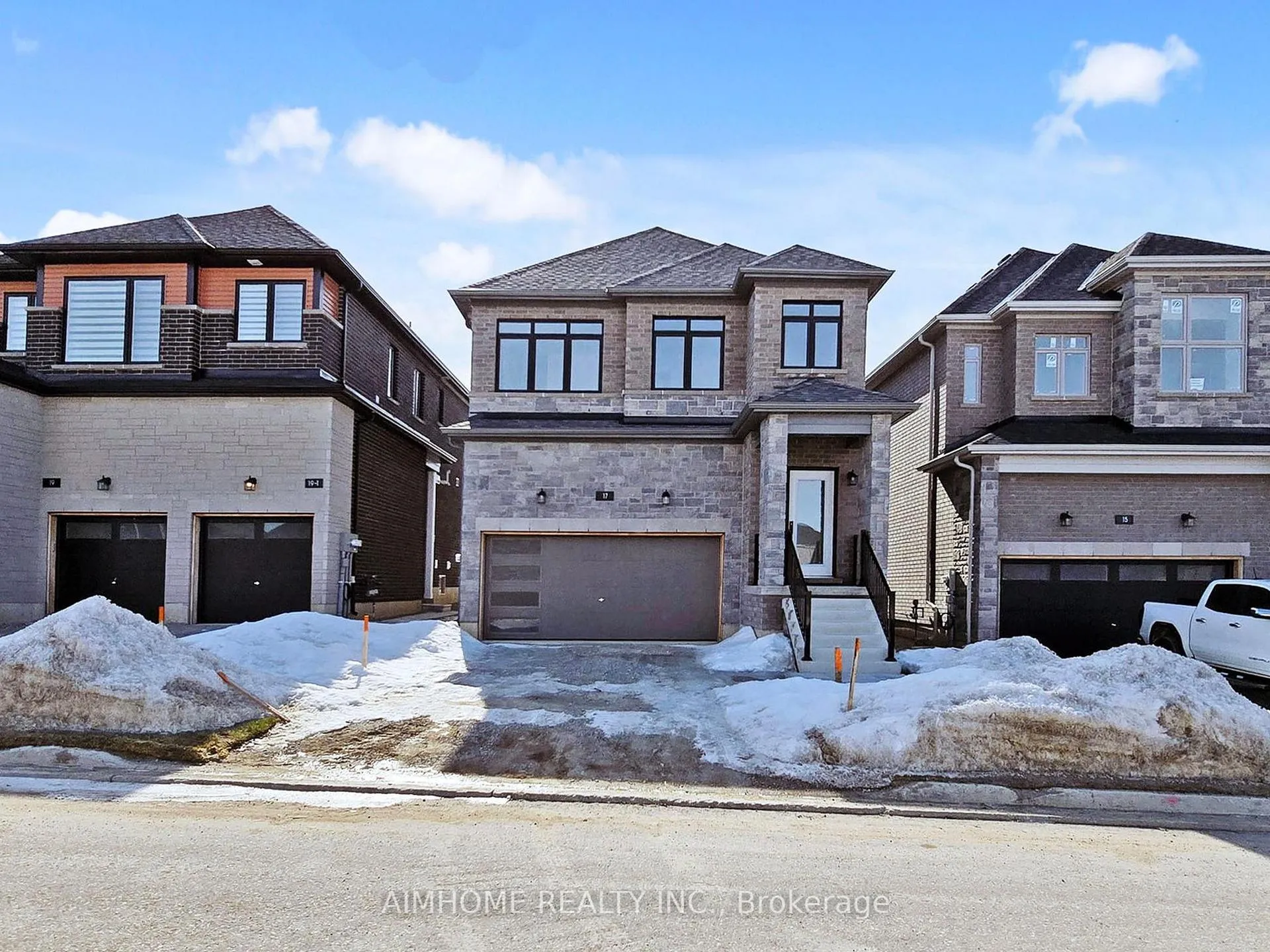 Photo 1 of 17 Gateway Drive, Barrie, Rural Barrie Southeast — HOMEH