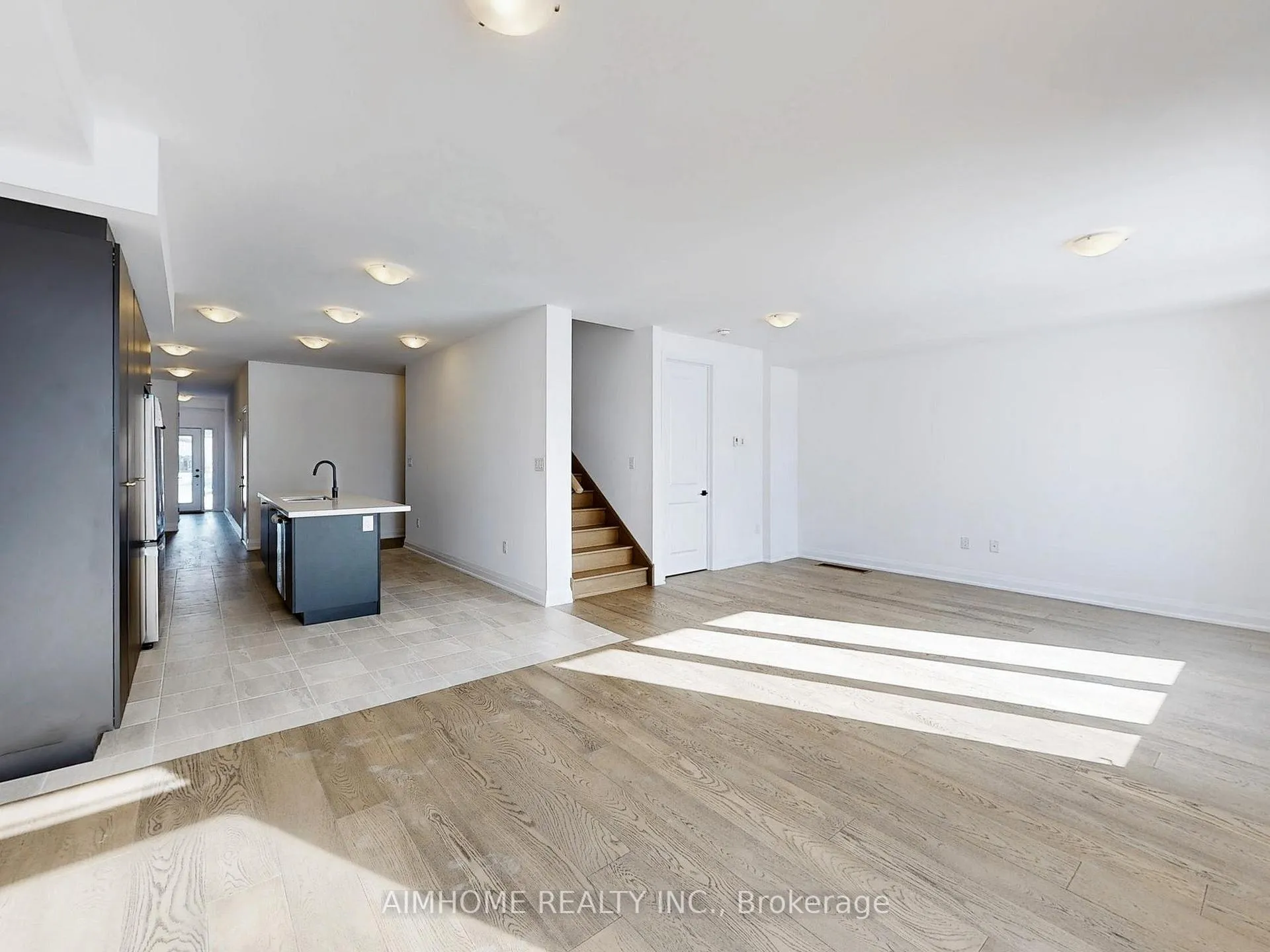 Photo 5 of 17 Gateway Drive, Barrie, Rural Barrie Southeast — HOMEH