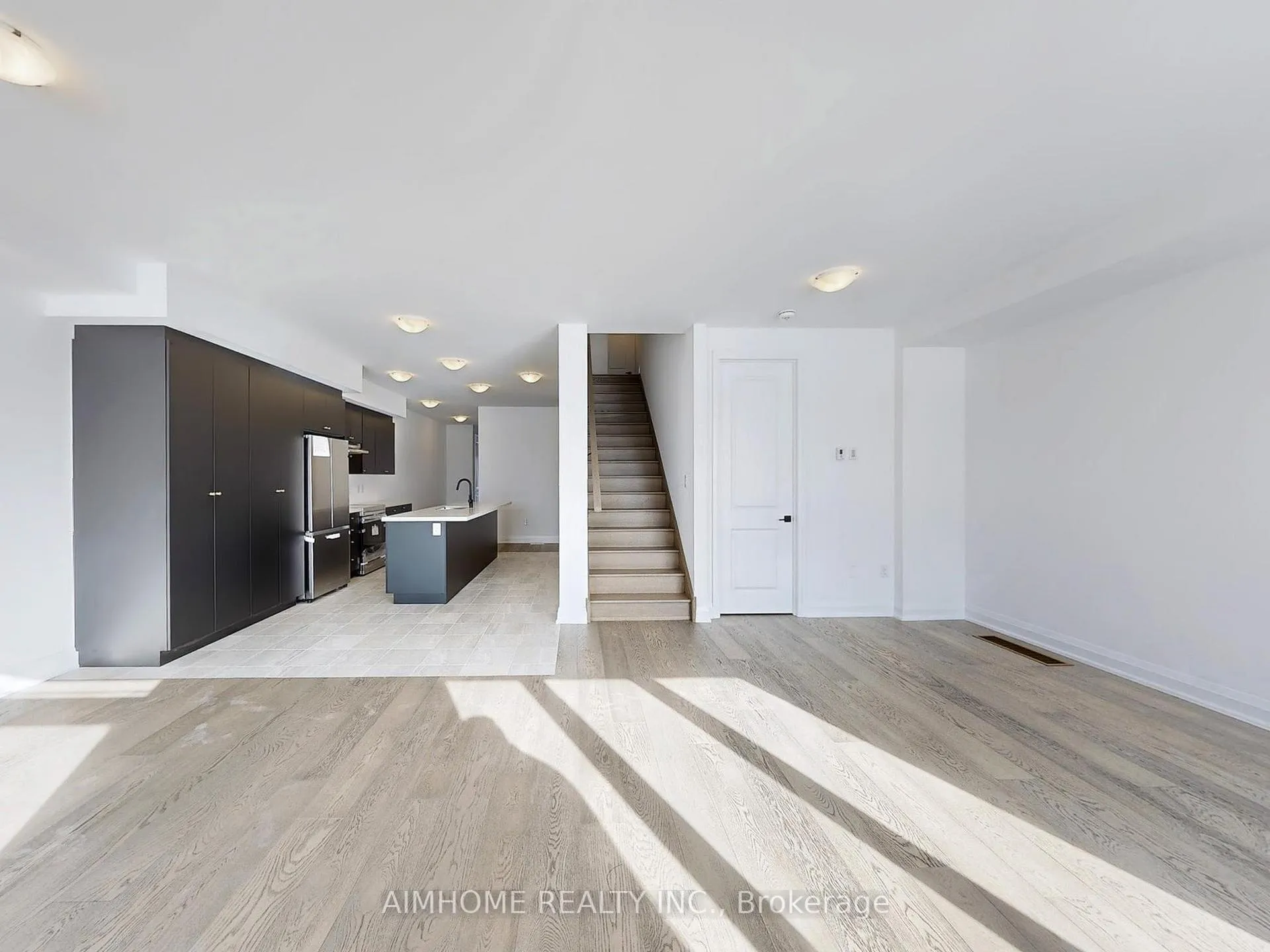 Photo 6 of 17 Gateway Drive, Barrie, Rural Barrie Southeast — HOMEH