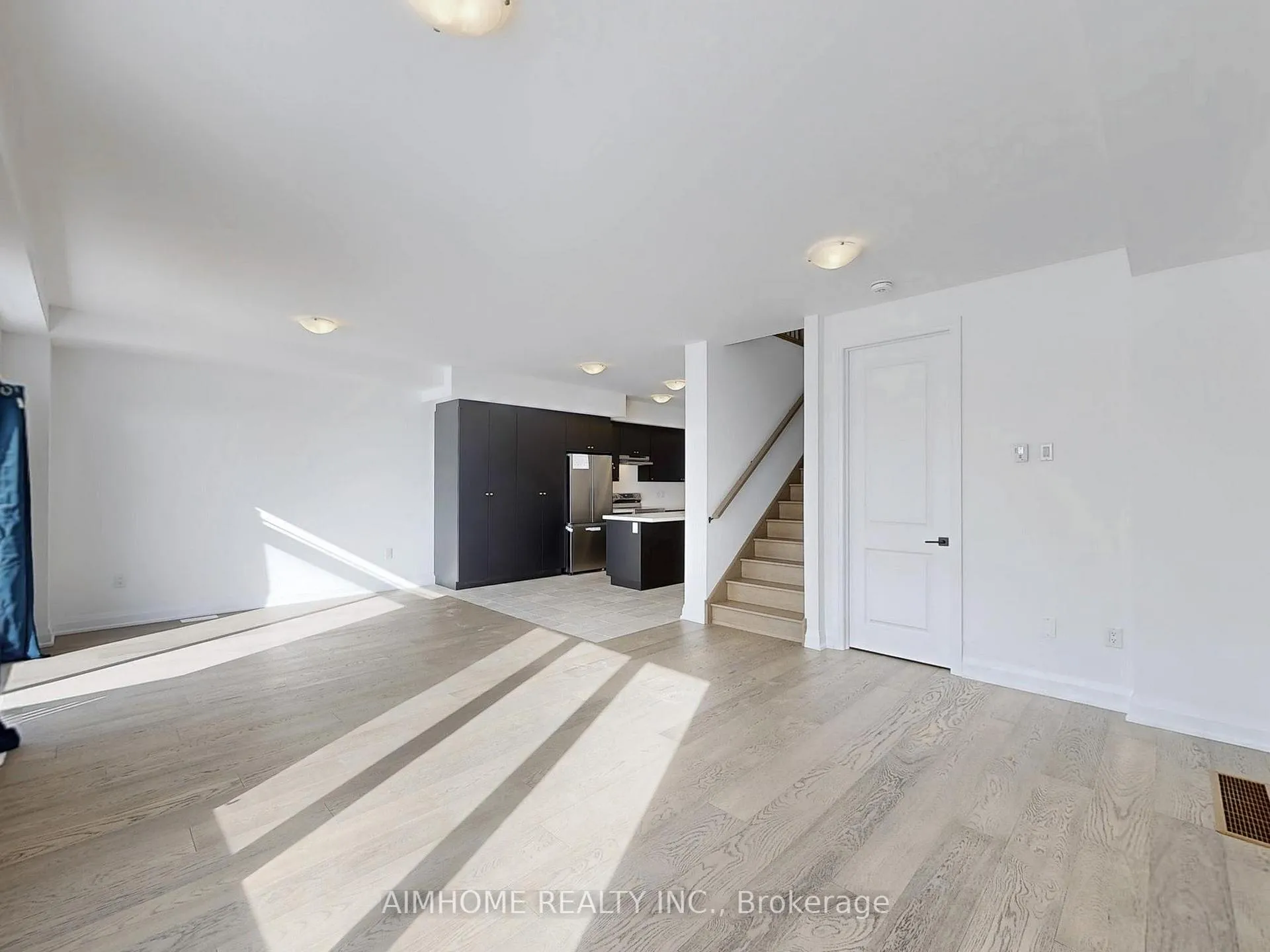 Photo 7 of 17 Gateway Drive, Barrie, Rural Barrie Southeast — HOMEH