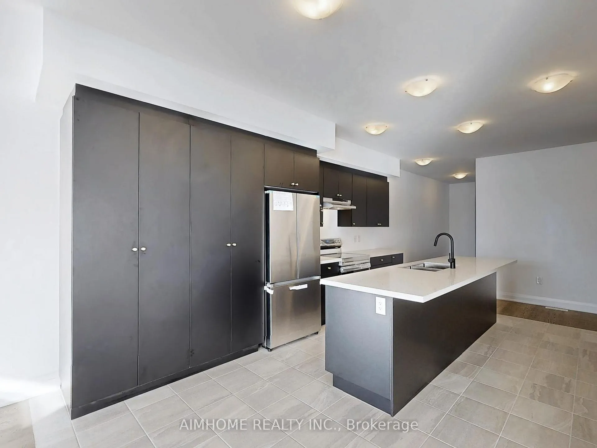Photo 8 of 17 Gateway Drive, Barrie, Rural Barrie Southeast — HOMEH