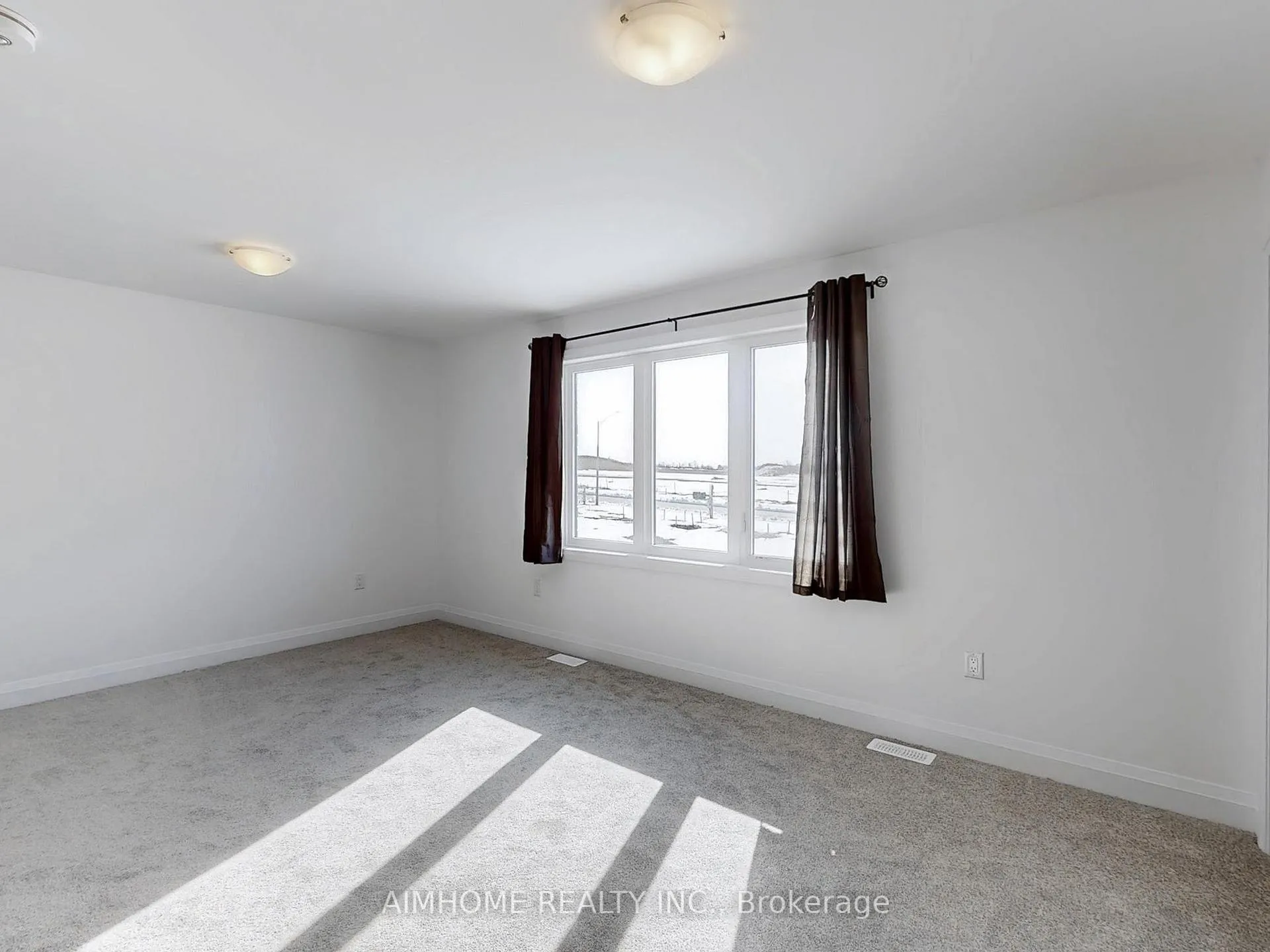 Photo 11 of 17 Gateway Drive, Barrie, Rural Barrie Southeast — HOMEH