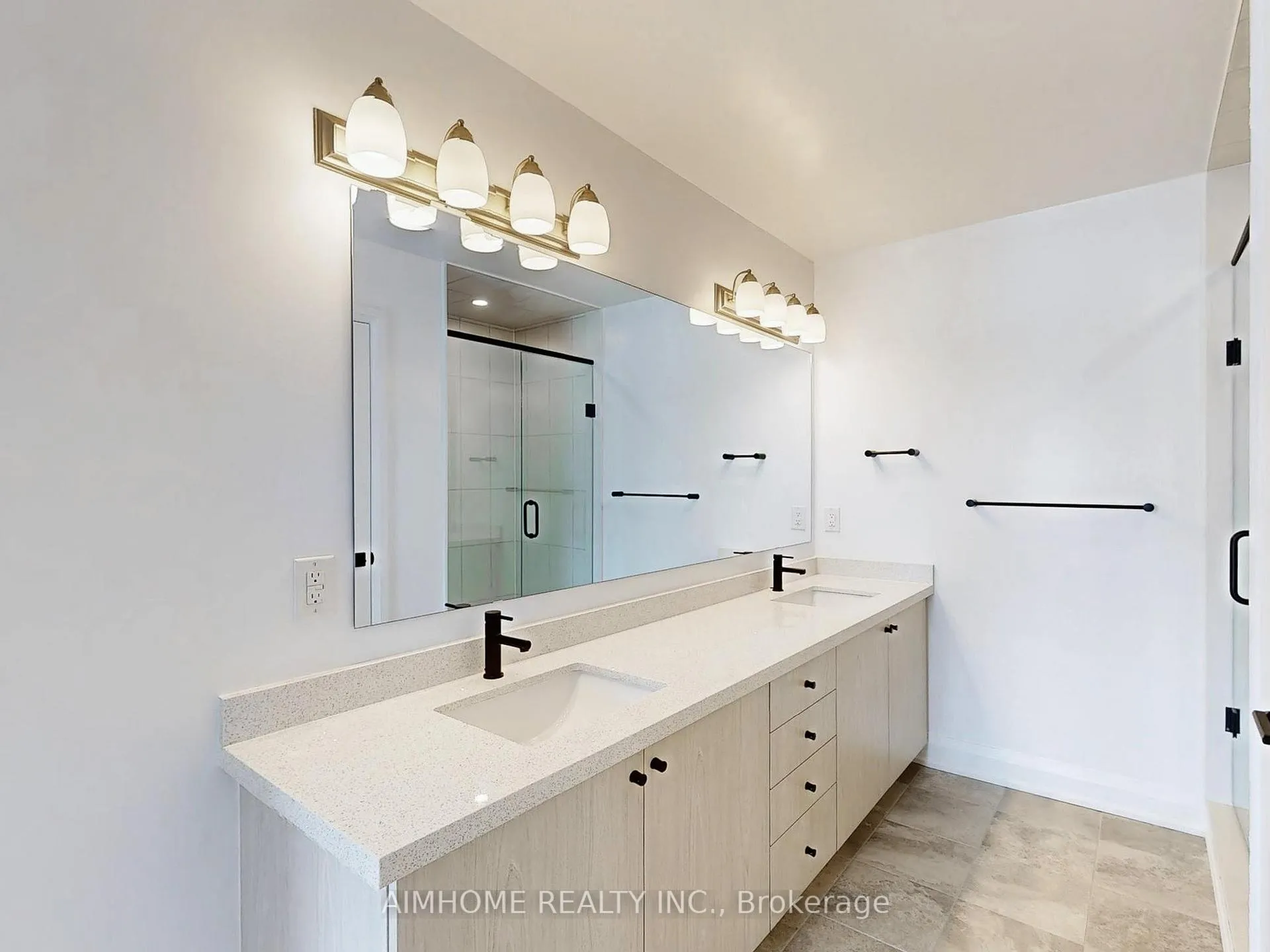 Photo 13 of 17 Gateway Drive, Barrie, Rural Barrie Southeast — HOMEH