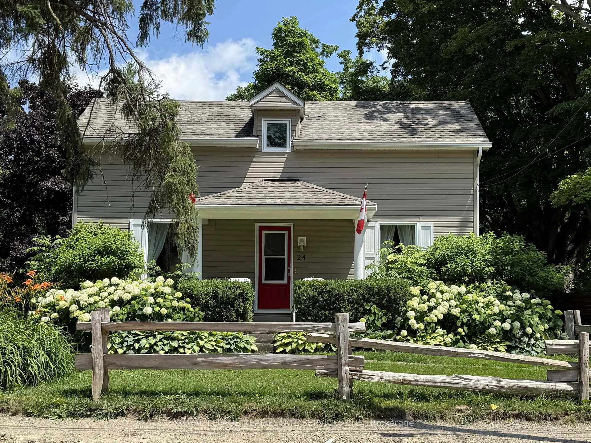 Front of 24 Louisa Street W