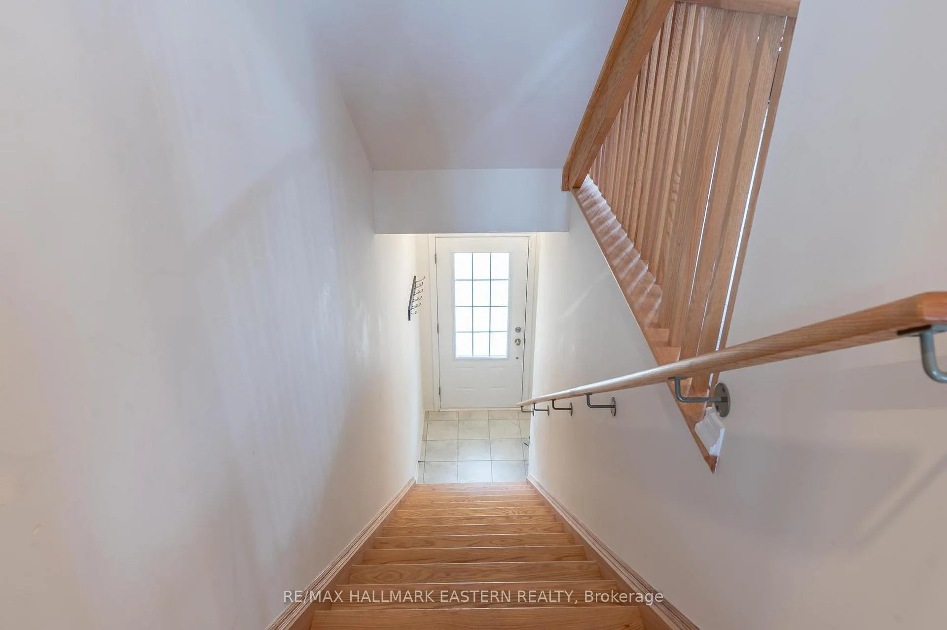 Photo 4 of 279 Danzatore Path, Oshawa, Windfields — HOMEH