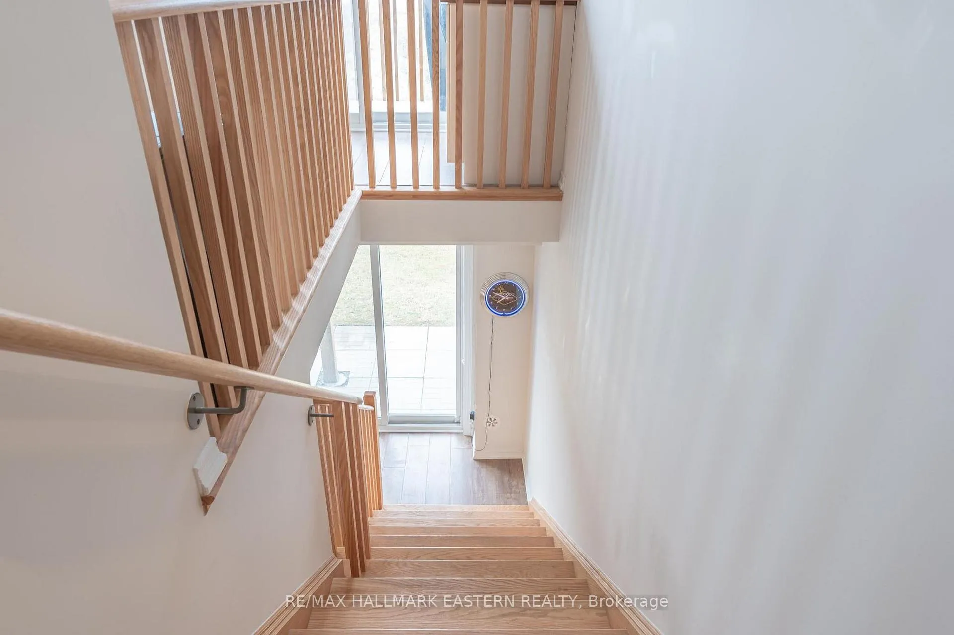 Photo 5 of 279 Danzatore Path, Oshawa, Windfields — HOMEH