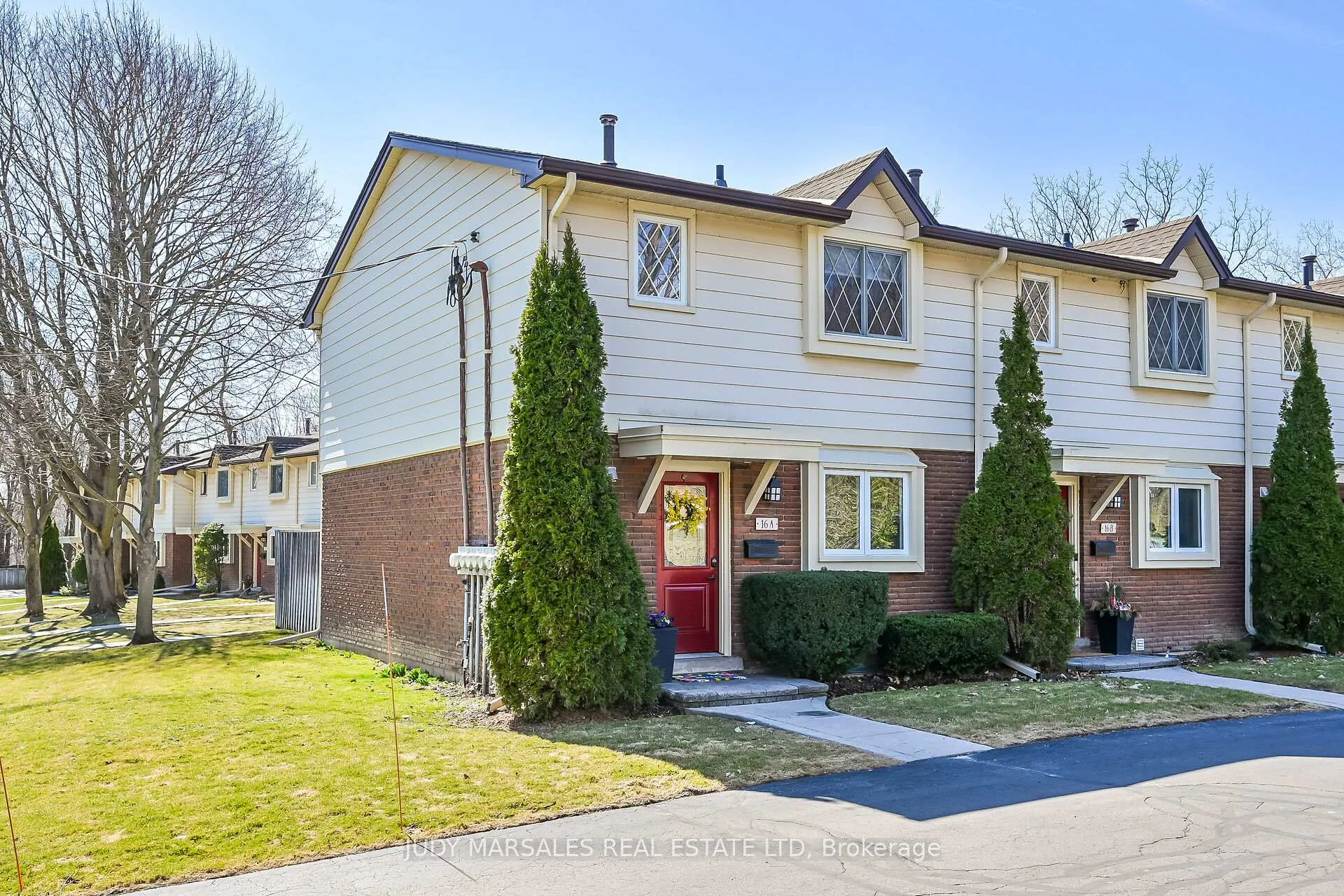 Photo 2 of 16A Bond Street S, Hamilton, Dundas — HOMEH