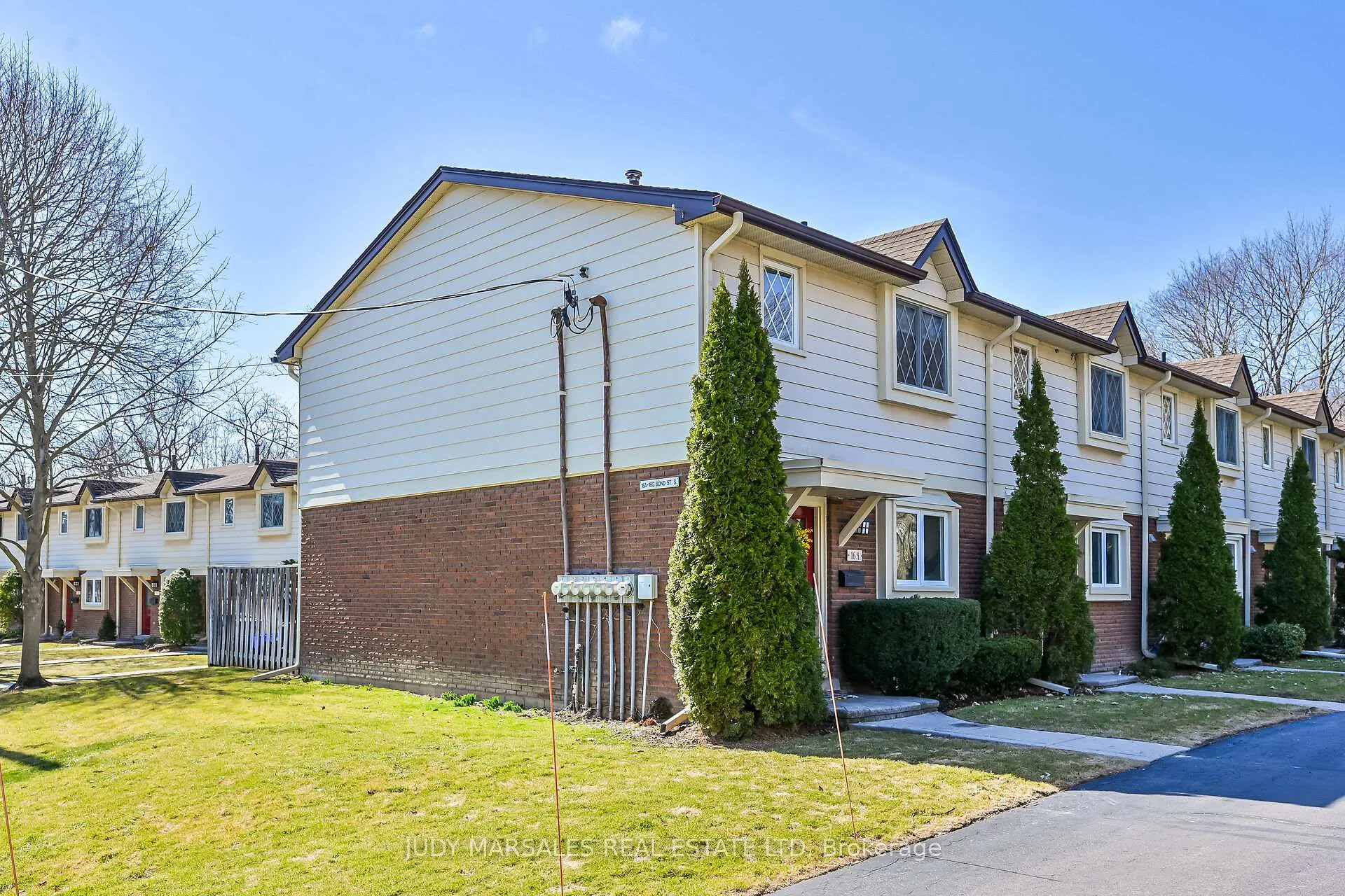 Photo 3 of 16A Bond Street S, Hamilton, Dundas — HOMEH