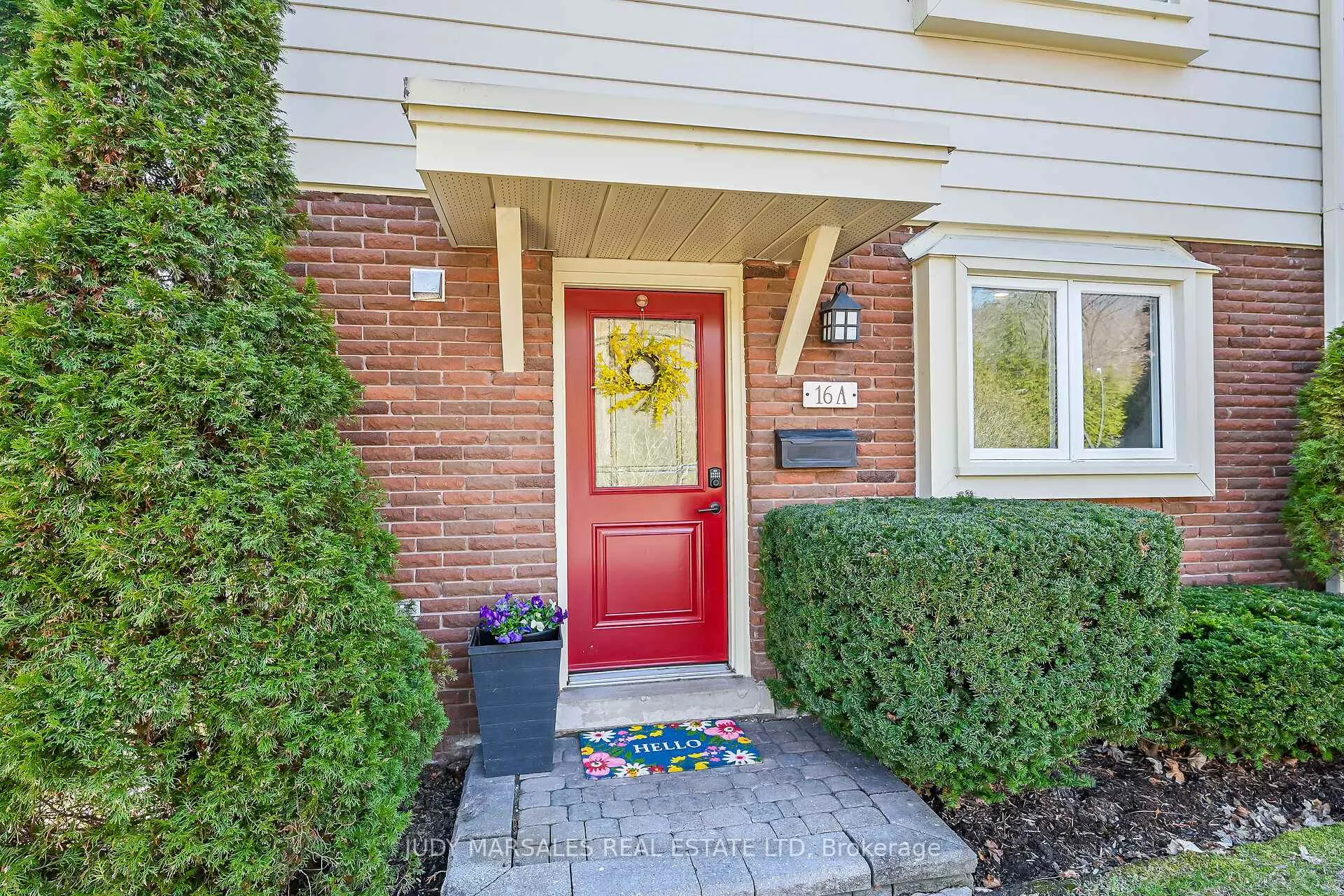 Photo 4 of 16A Bond Street S, Hamilton, Dundas — HOMEH