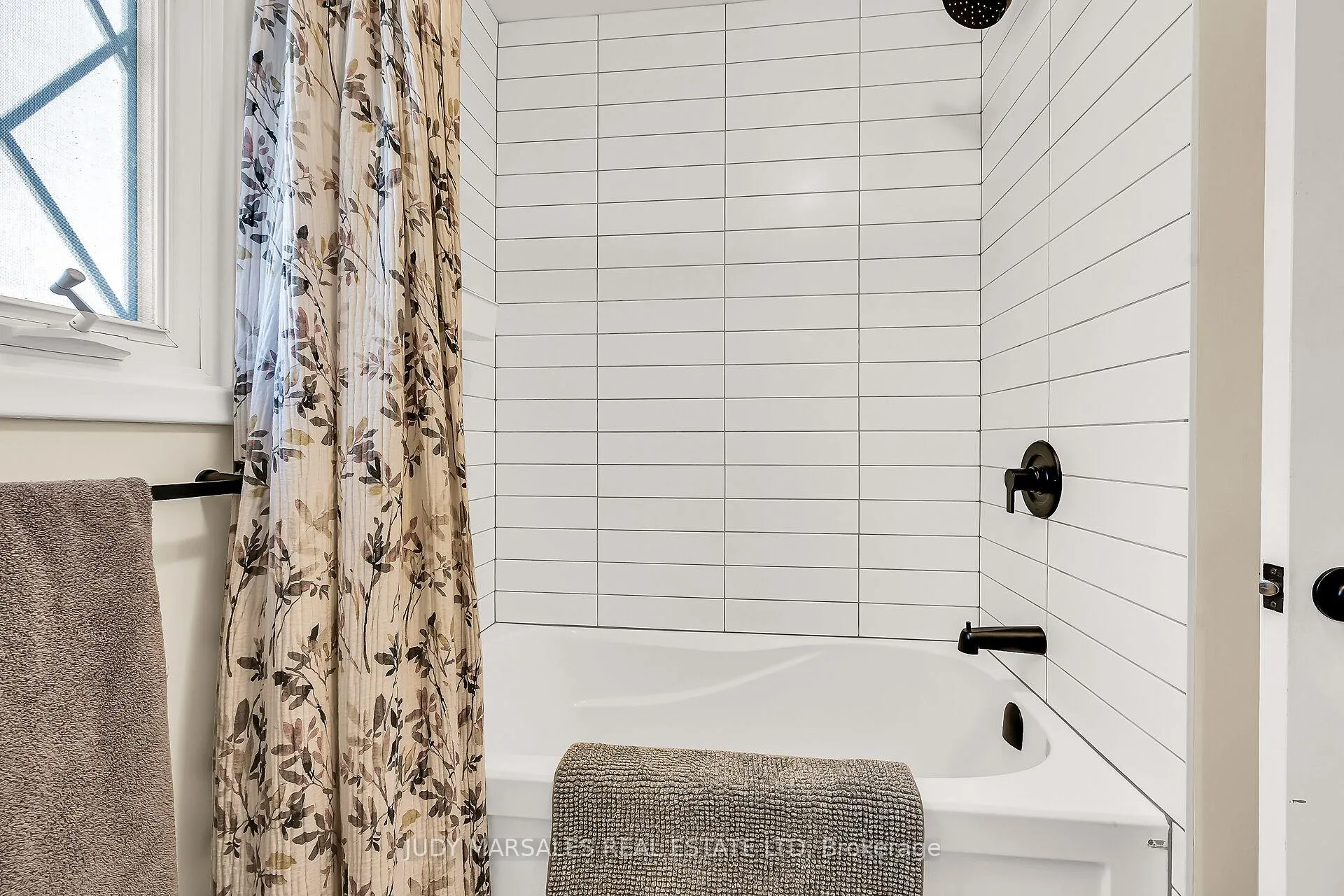Photo 28 of 16A Bond Street S, Hamilton, Dundas — HOMEH