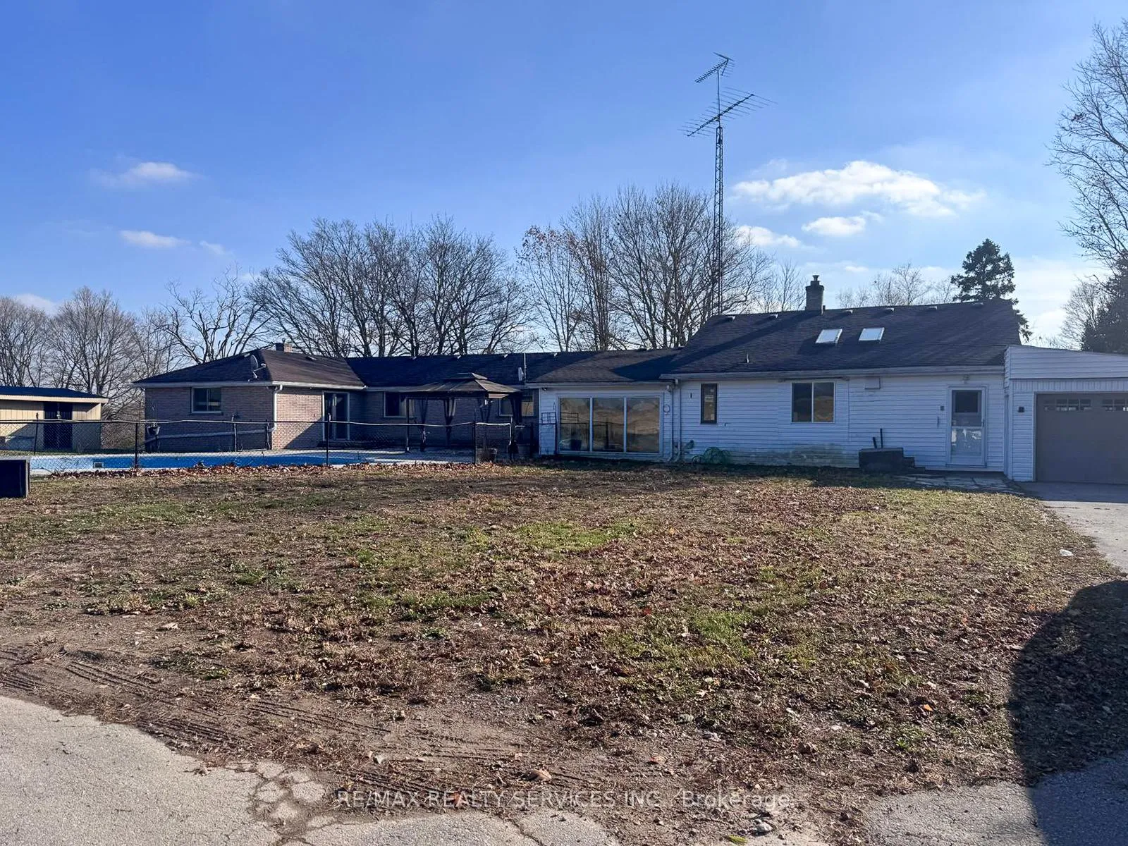 Photo 13 of 375 Blue Lake Road, Brant, South Dumfries — HOMEH
