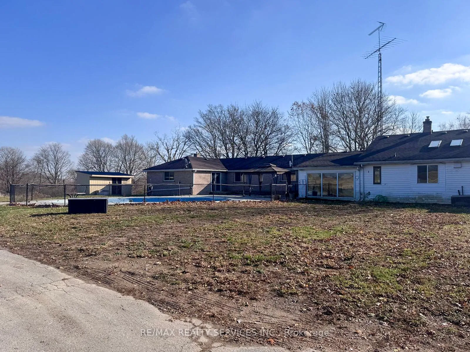 Photo 17 of 375 Blue Lake Road, Brant, South Dumfries — HOMEH