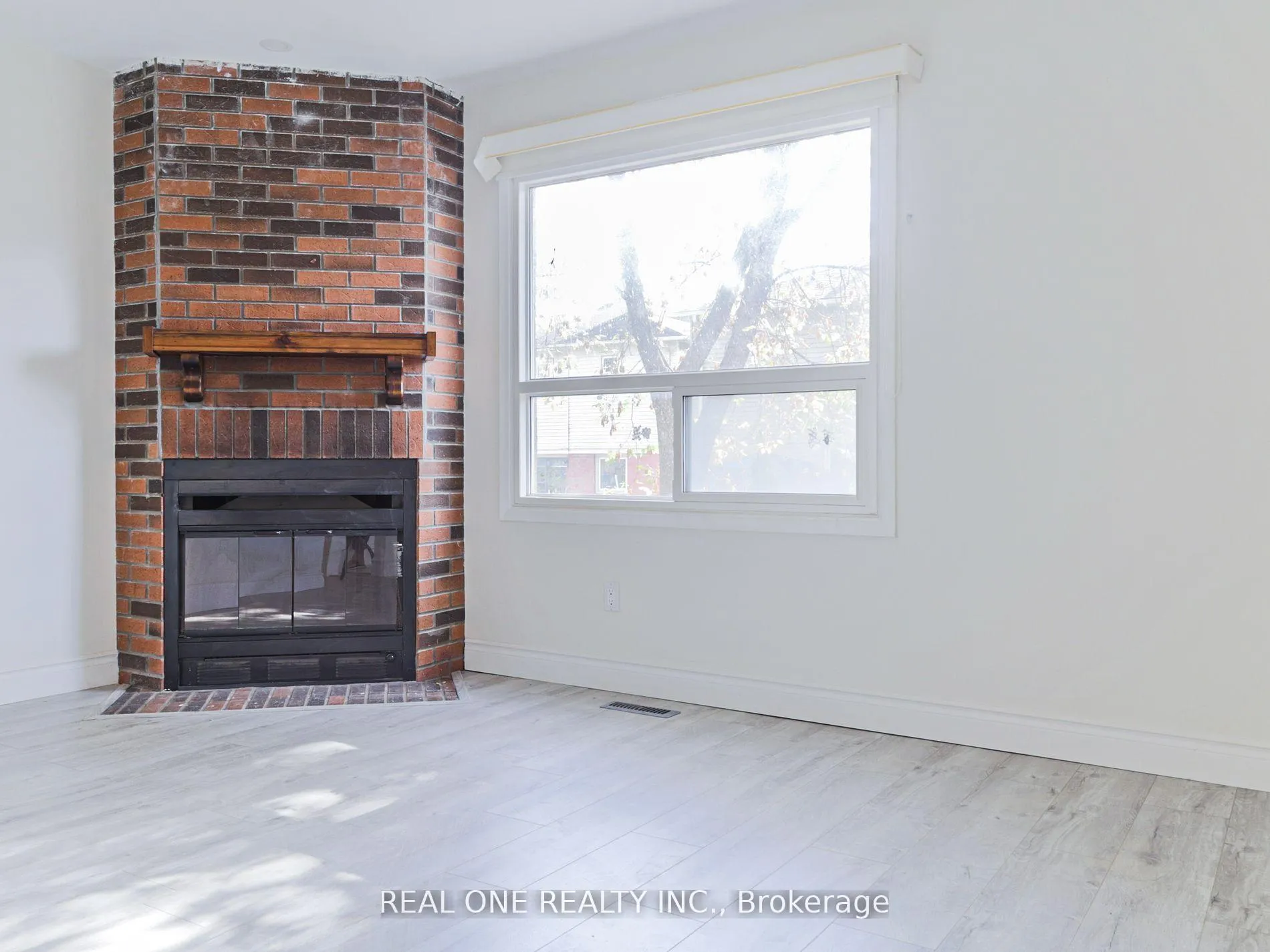 Photo 7 of 51 Cornwall Drive, Ajax, Central — HOMEH