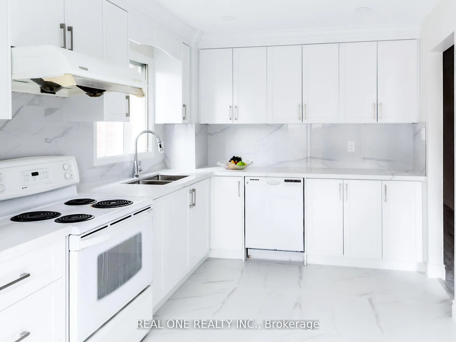 Photo 9 of 51 Cornwall Drive, Ajax, Central — HOMEH
