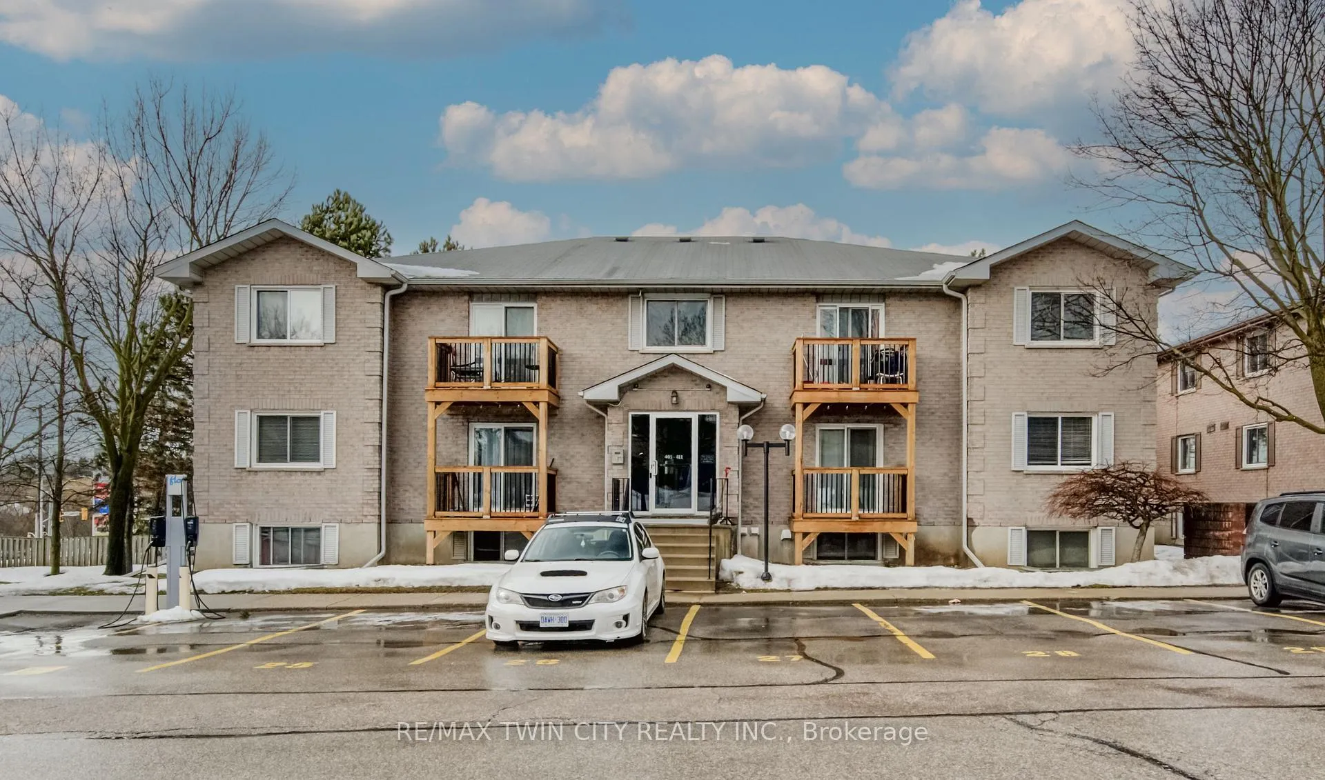 Photo 1 of 266 Overlea Drive, Kitchener — HOMEH