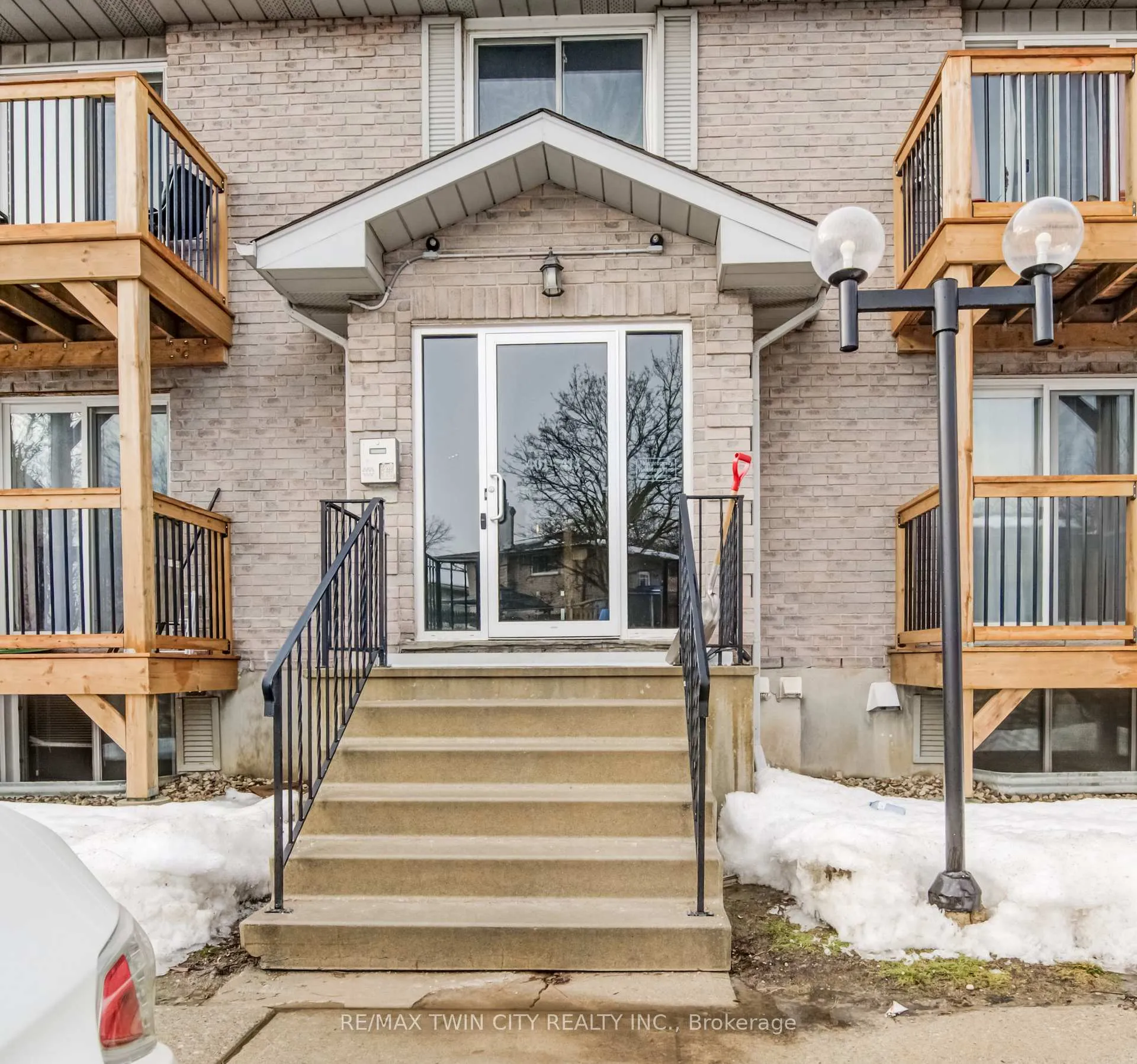 Photo 3 of 266 Overlea Drive, Kitchener — HOMEH