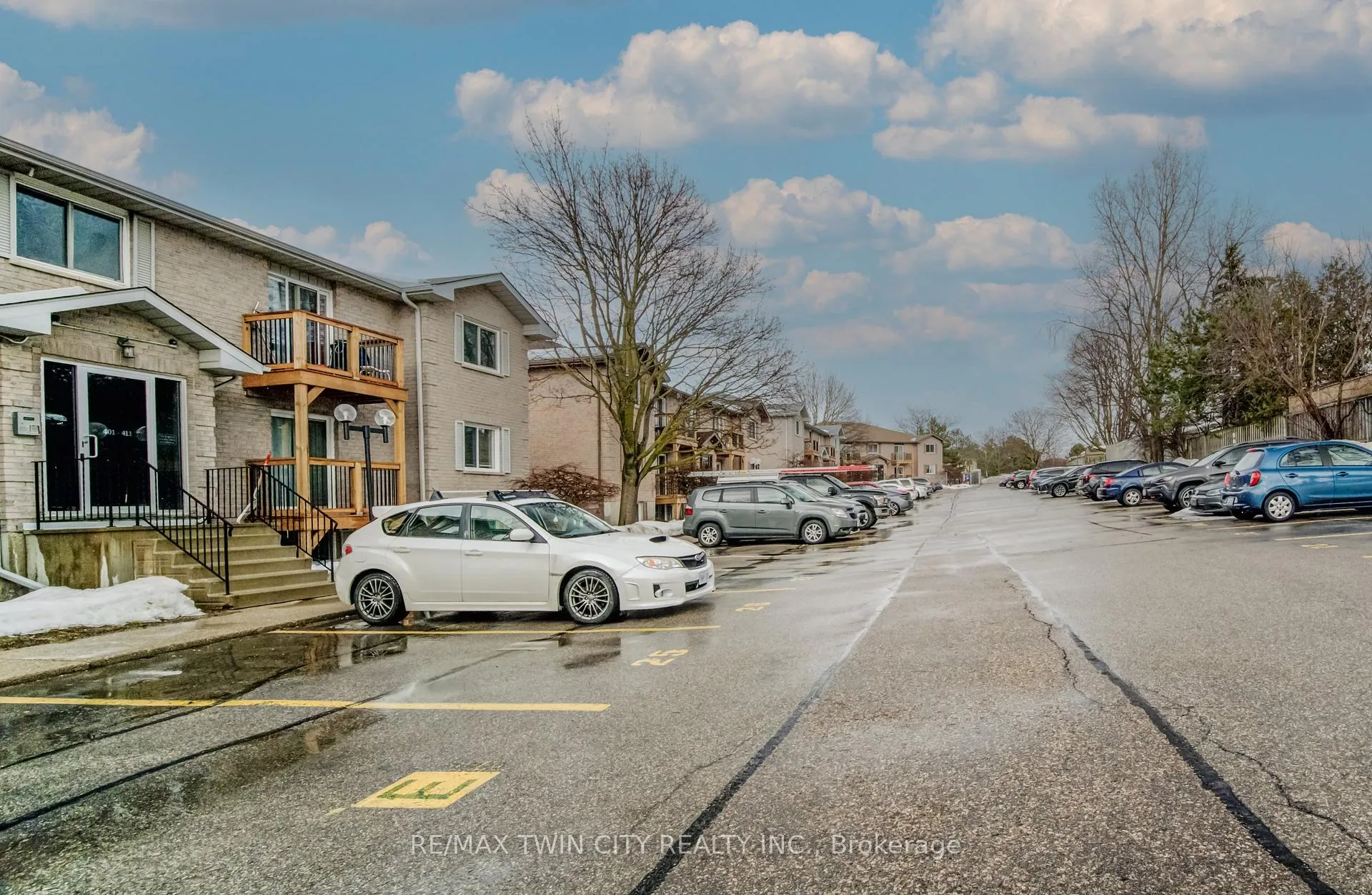 Photo 6 of 266 Overlea Drive, Kitchener — HOMEH