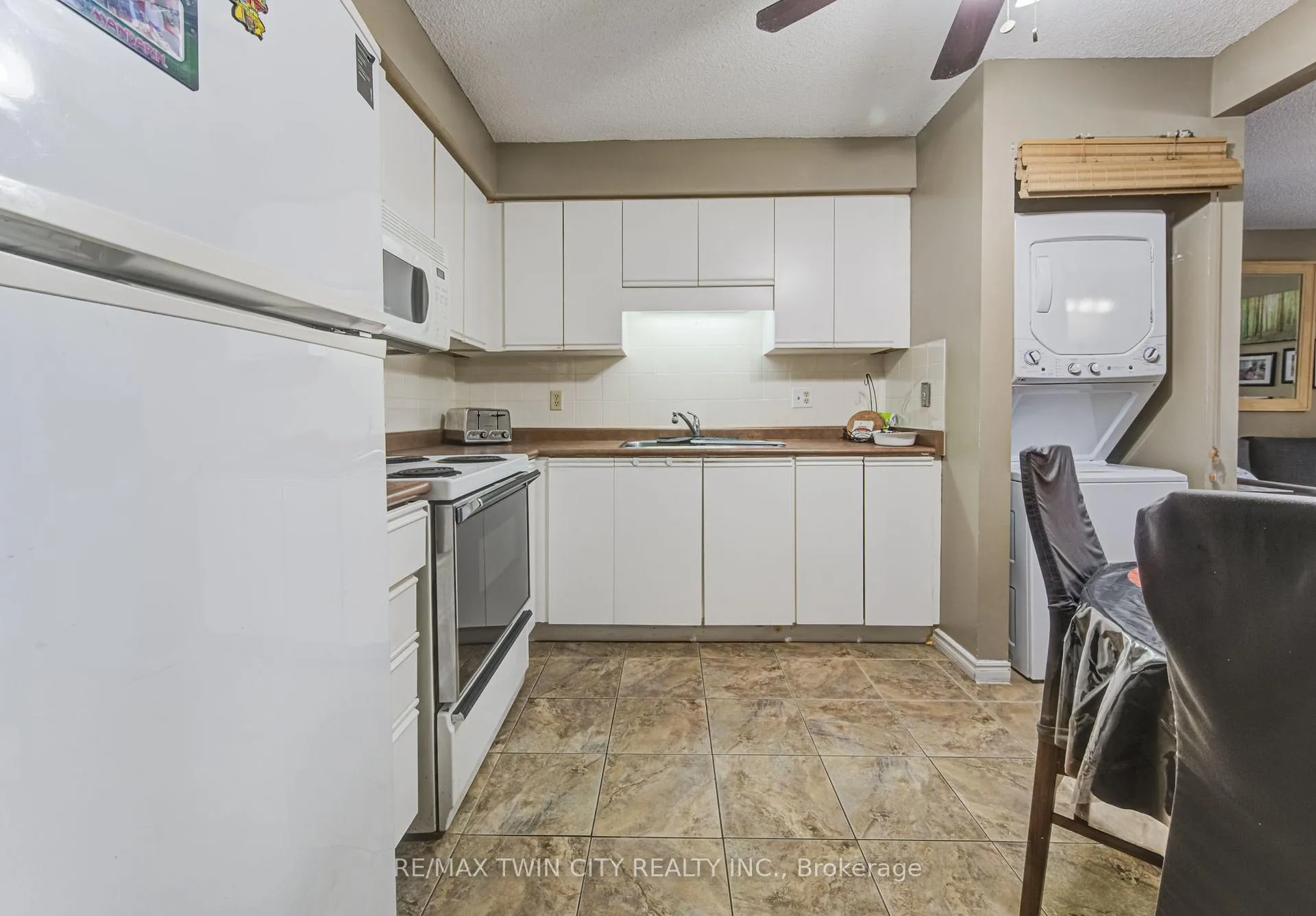 Photo 9 of 266 Overlea Drive, Kitchener — HOMEH