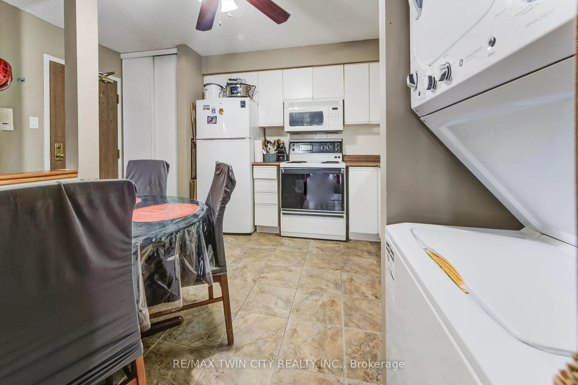Photo 10 of 266 Overlea Drive, Kitchener — HOMEH