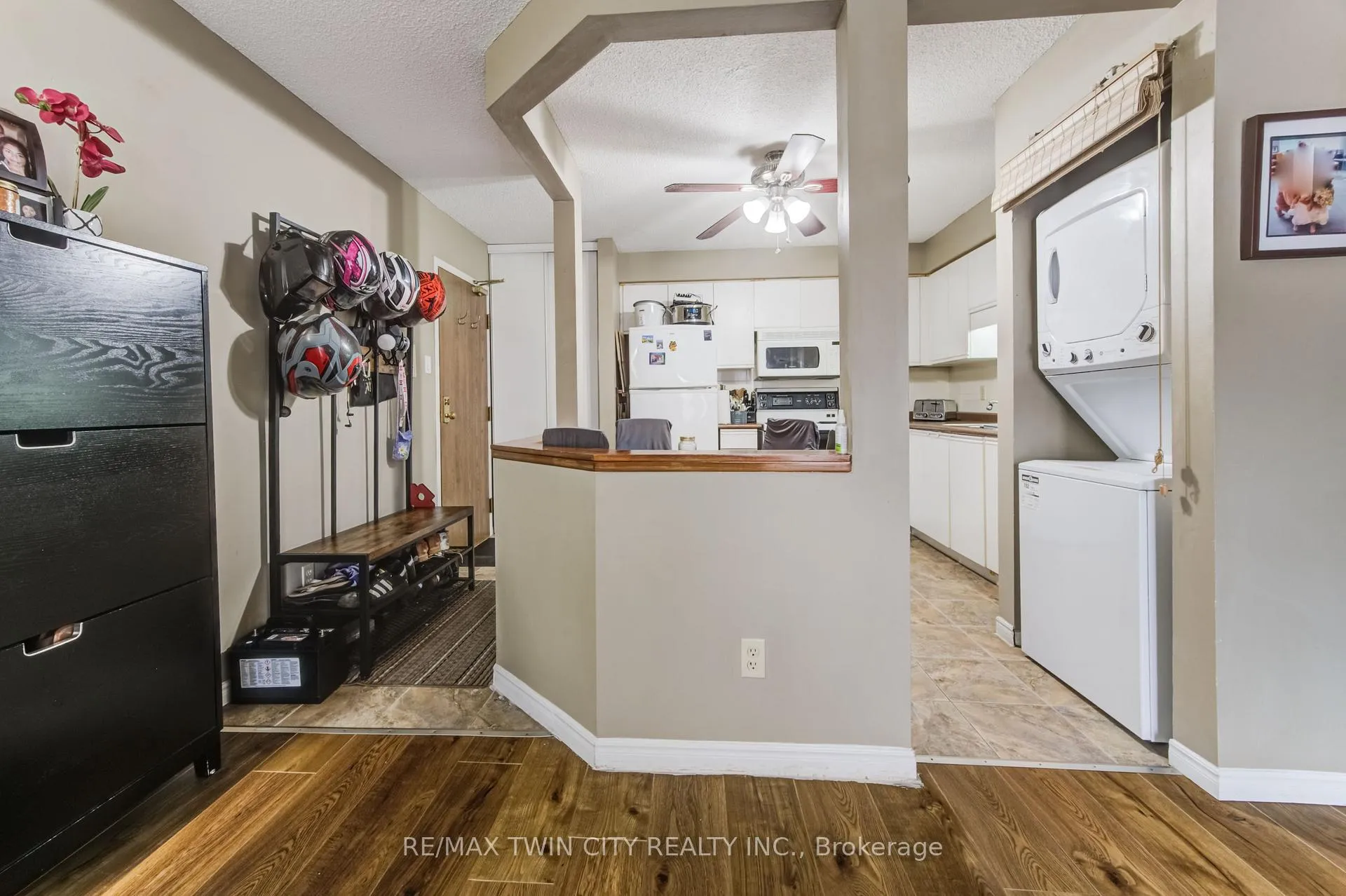 Photo 11 of 266 Overlea Drive, Kitchener — HOMEH