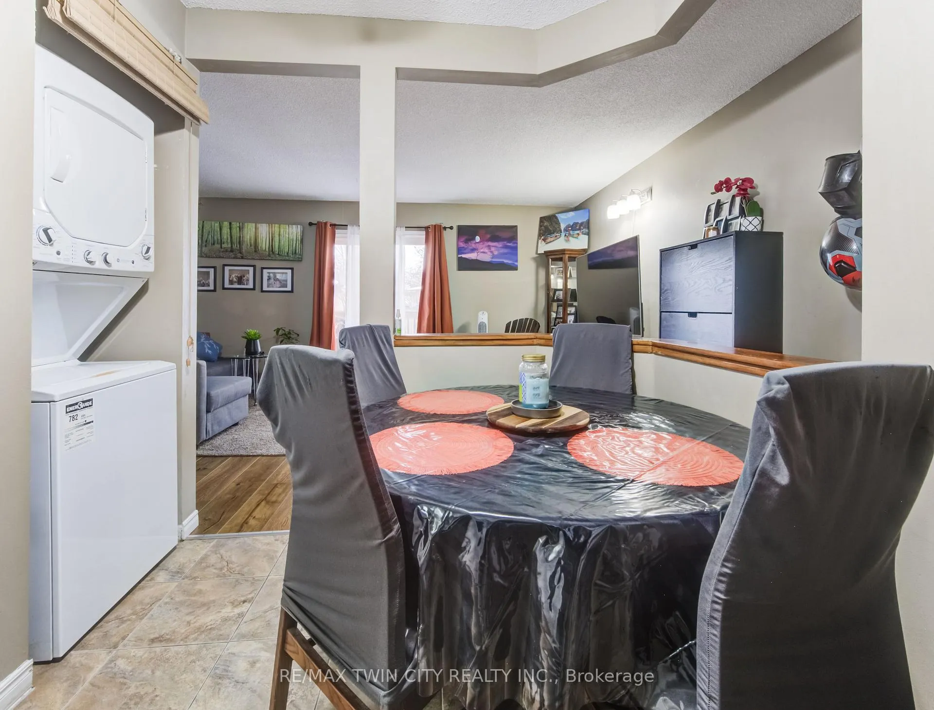 Photo 13 of 266 Overlea Drive, Kitchener — HOMEH
