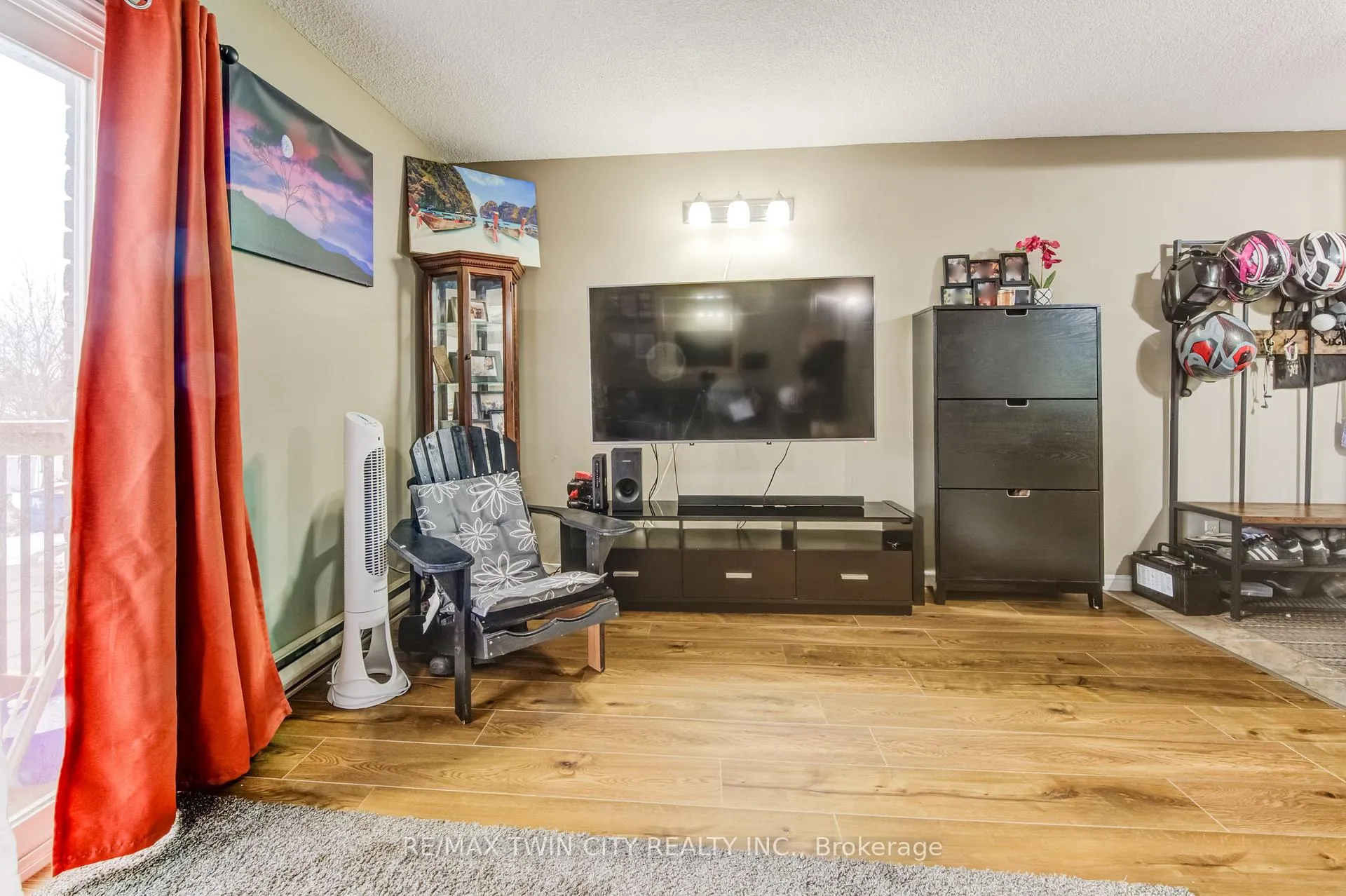 Photo 15 of 266 Overlea Drive, Kitchener — HOMEH