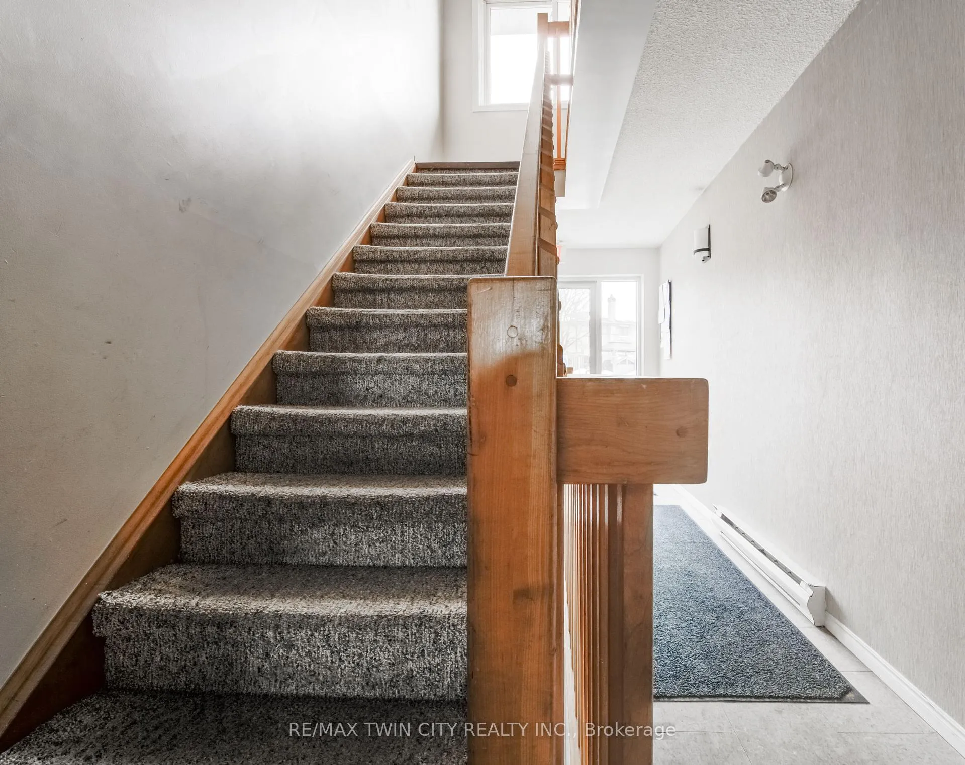 Photo 23 of 266 Overlea Drive, Kitchener — HOMEH