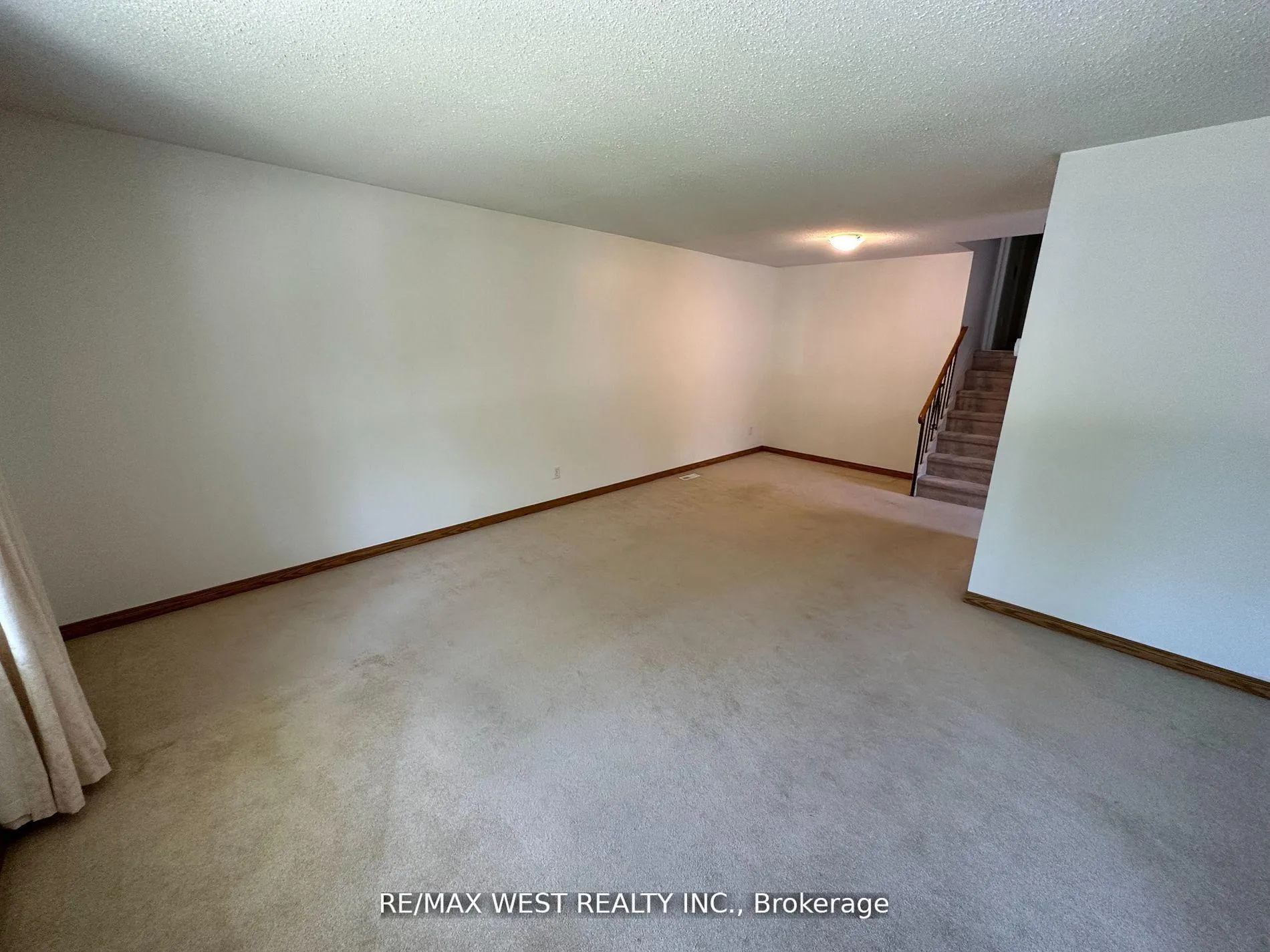 Photo 2 of 15 Tracey Drive, New Tecumseth, Alliston — HOMEH
