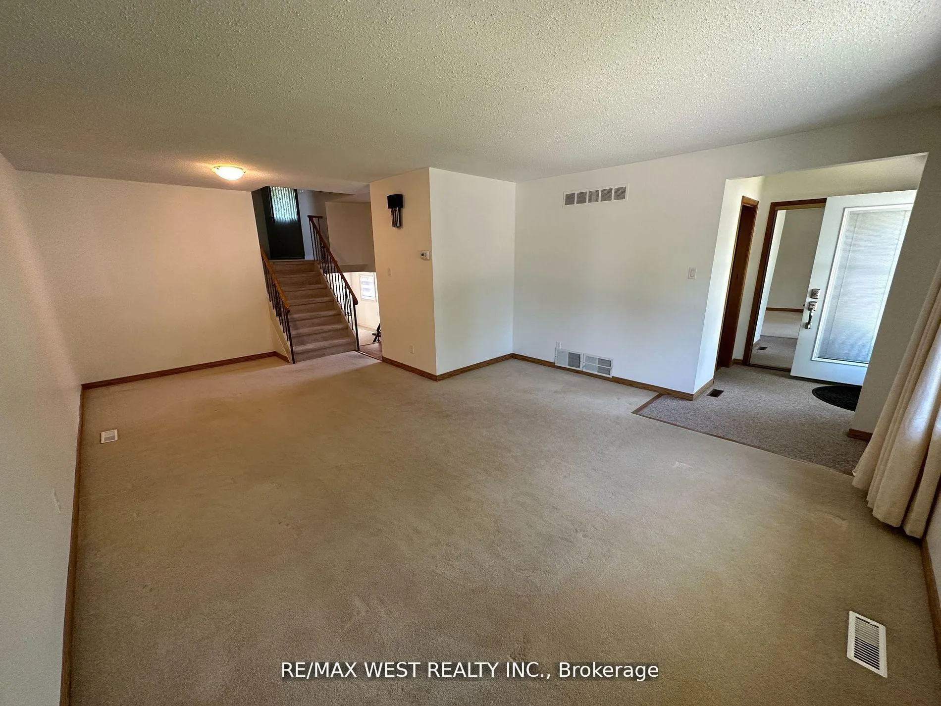 Photo 3 of 15 Tracey Drive, New Tecumseth, Alliston — HOMEH