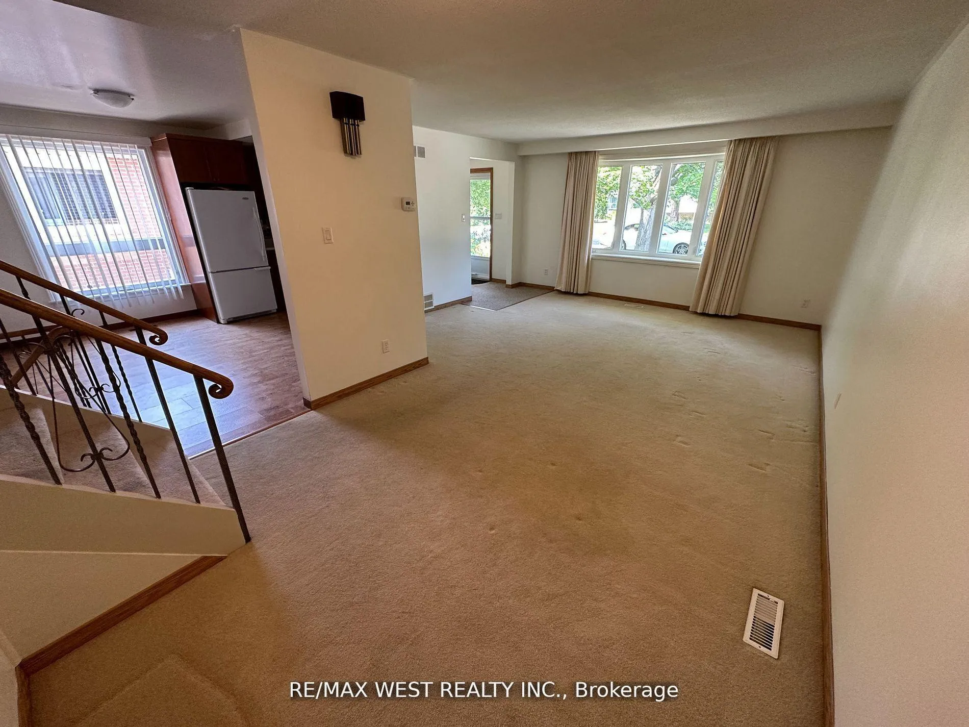 Photo 4 of 15 Tracey Drive, New Tecumseth, Alliston — HOMEH