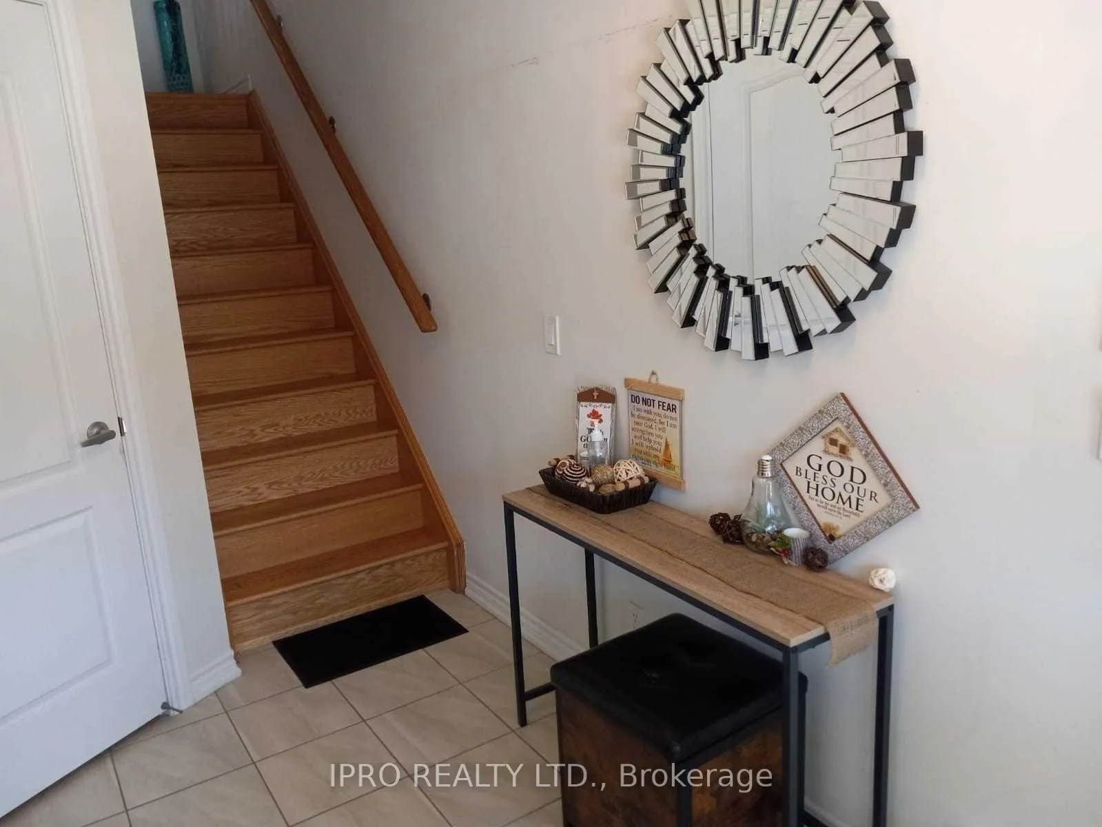 Photo 5 of 58 Nearco Crescent, Oshawa, Windfields — HOMEH