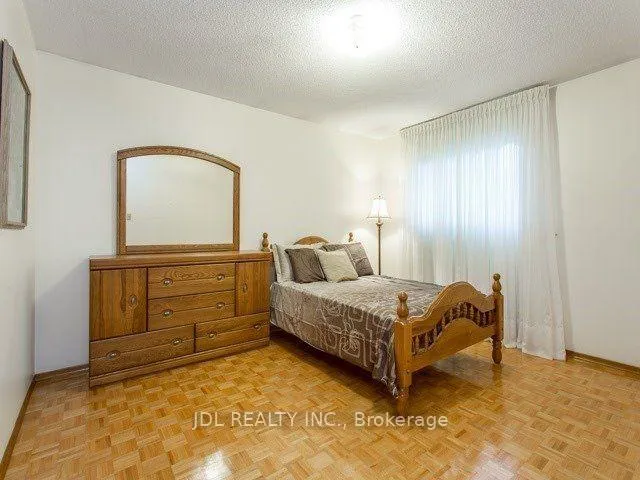 Photo 7 of 128 Anthony Lane, Vaughan, Glen Shields — HOMEH