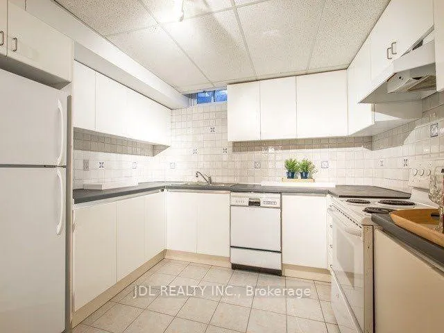 Photo 9 of 128 Anthony Lane, Vaughan, Glen Shields — HOMEH