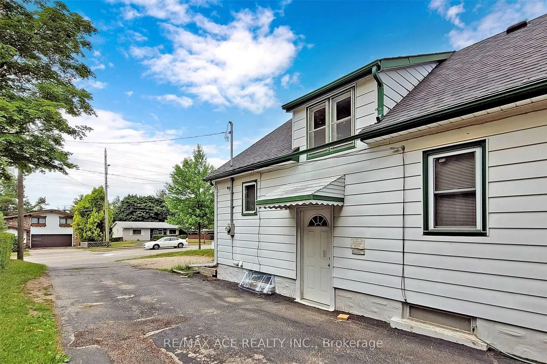 Photo 3 of 112 Bridge Street W, Waterloo, University Downs — HOMEH