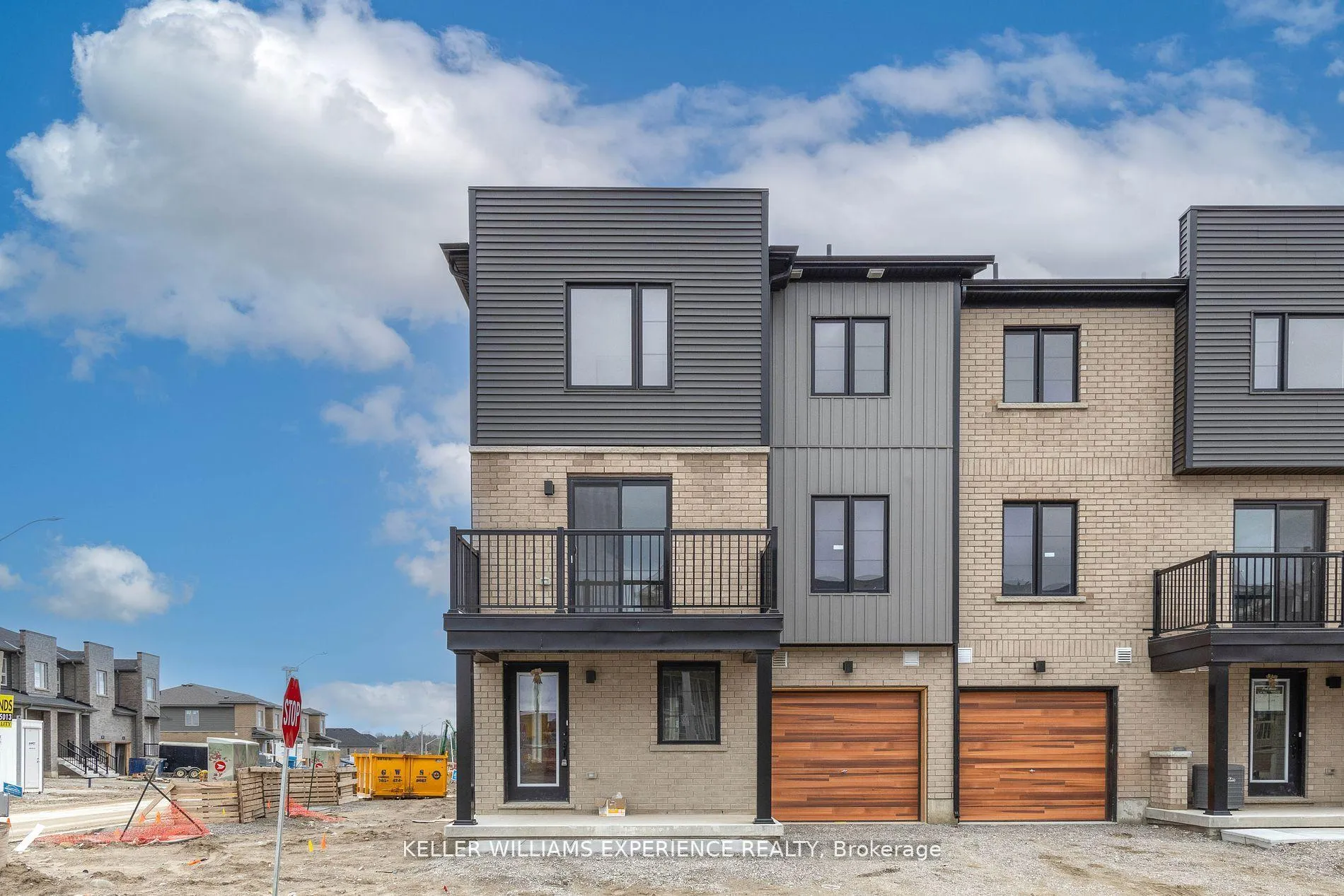 Photo 2 of 1 Wagon Lane, Barrie, Innis-Shore — HOMEH