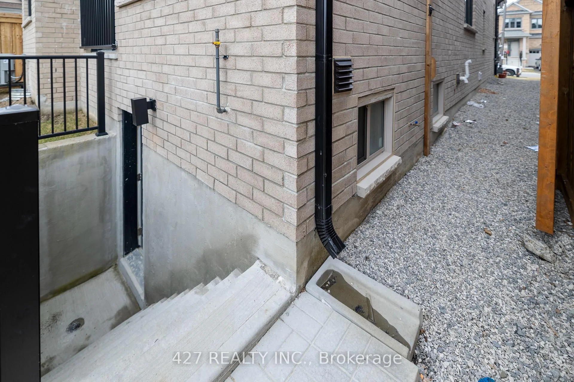 Photo 2 of 29 Thelma Dr, Whitby, Rural Whitby — HOMEH