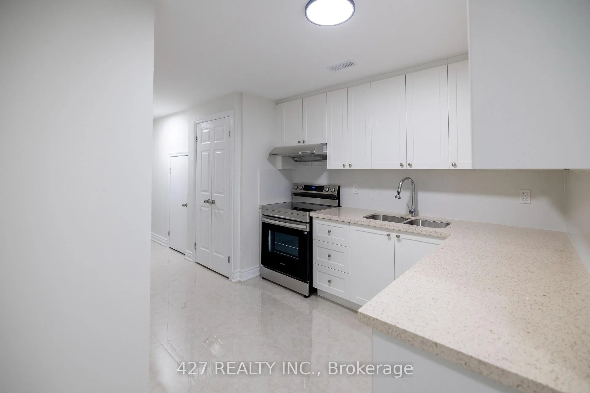 Photo 5 of 29 Thelma Dr, Whitby, Rural Whitby — HOMEH